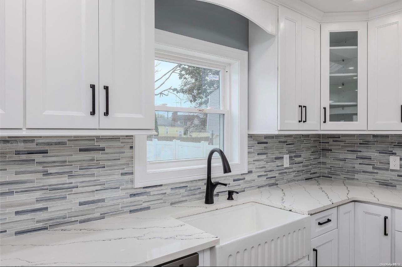 #11 photo, 31 A Grove Street, ناسو Hicksville , NY 11801