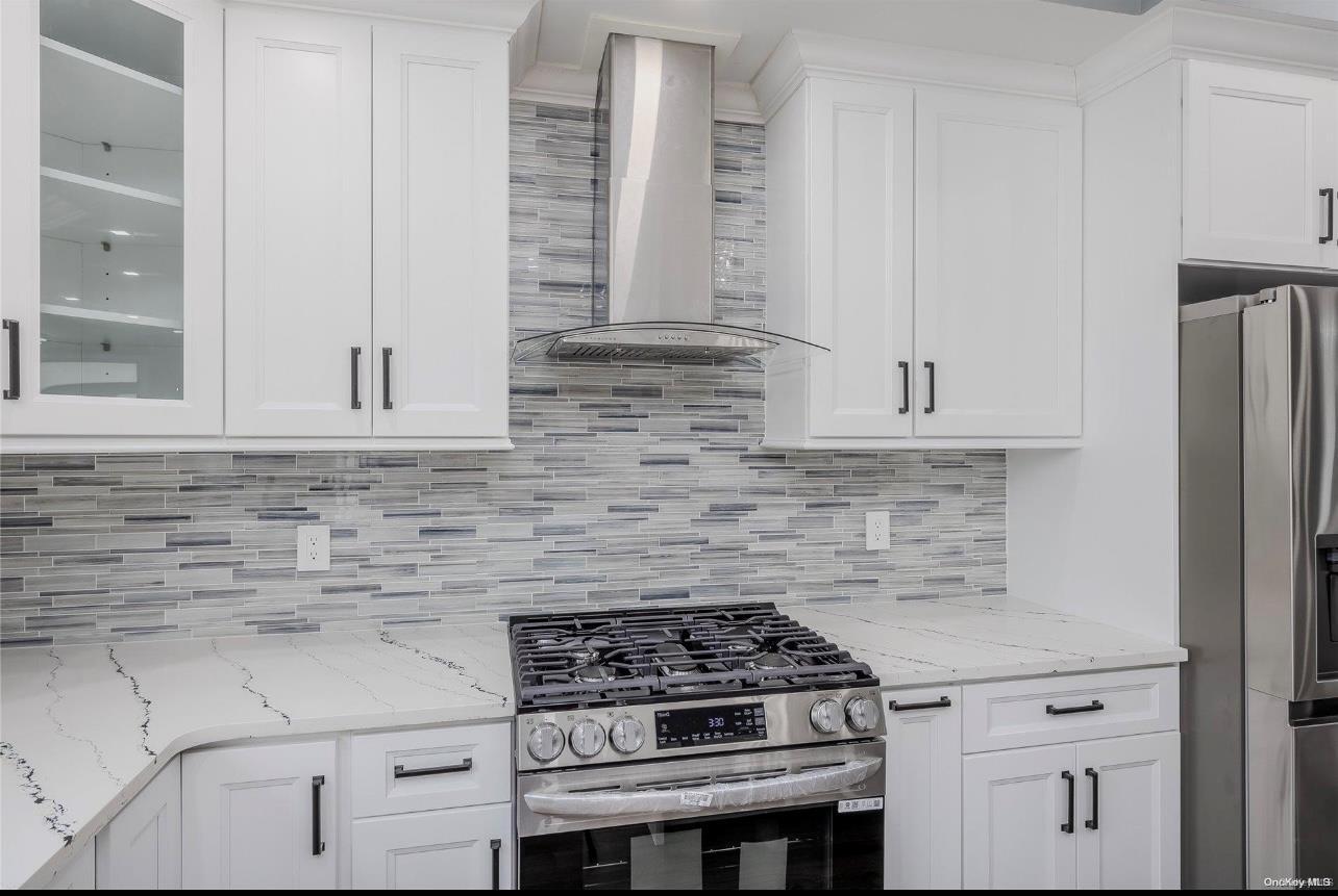 #12 photo, 31 A Grove Street, ناسو Hicksville , NY 11801