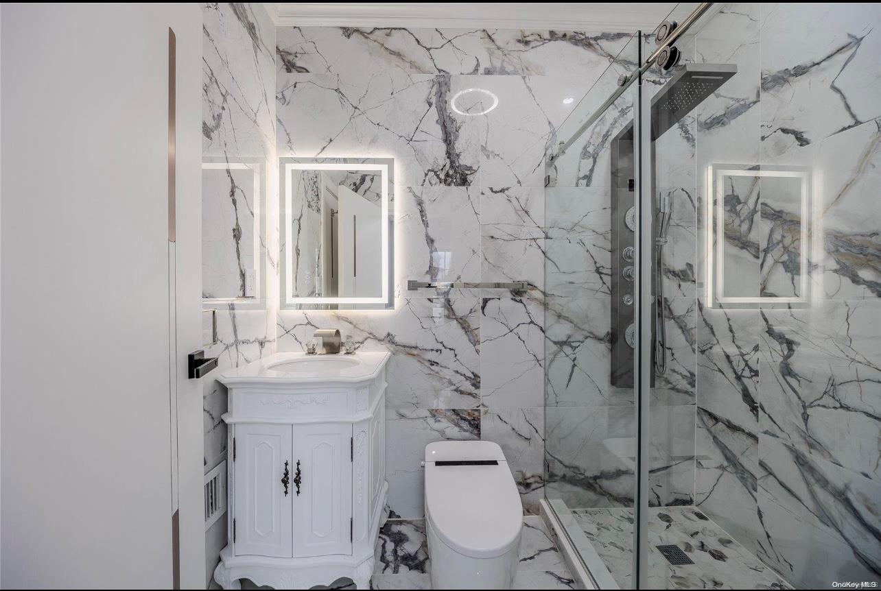 #16 photo, 31 A Grove Street, ناسو Hicksville , NY 11801