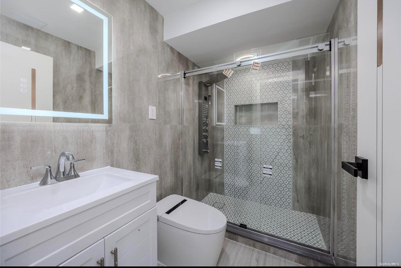 #17 photo, 31 A Grove Street, ناسو Hicksville , NY 11801