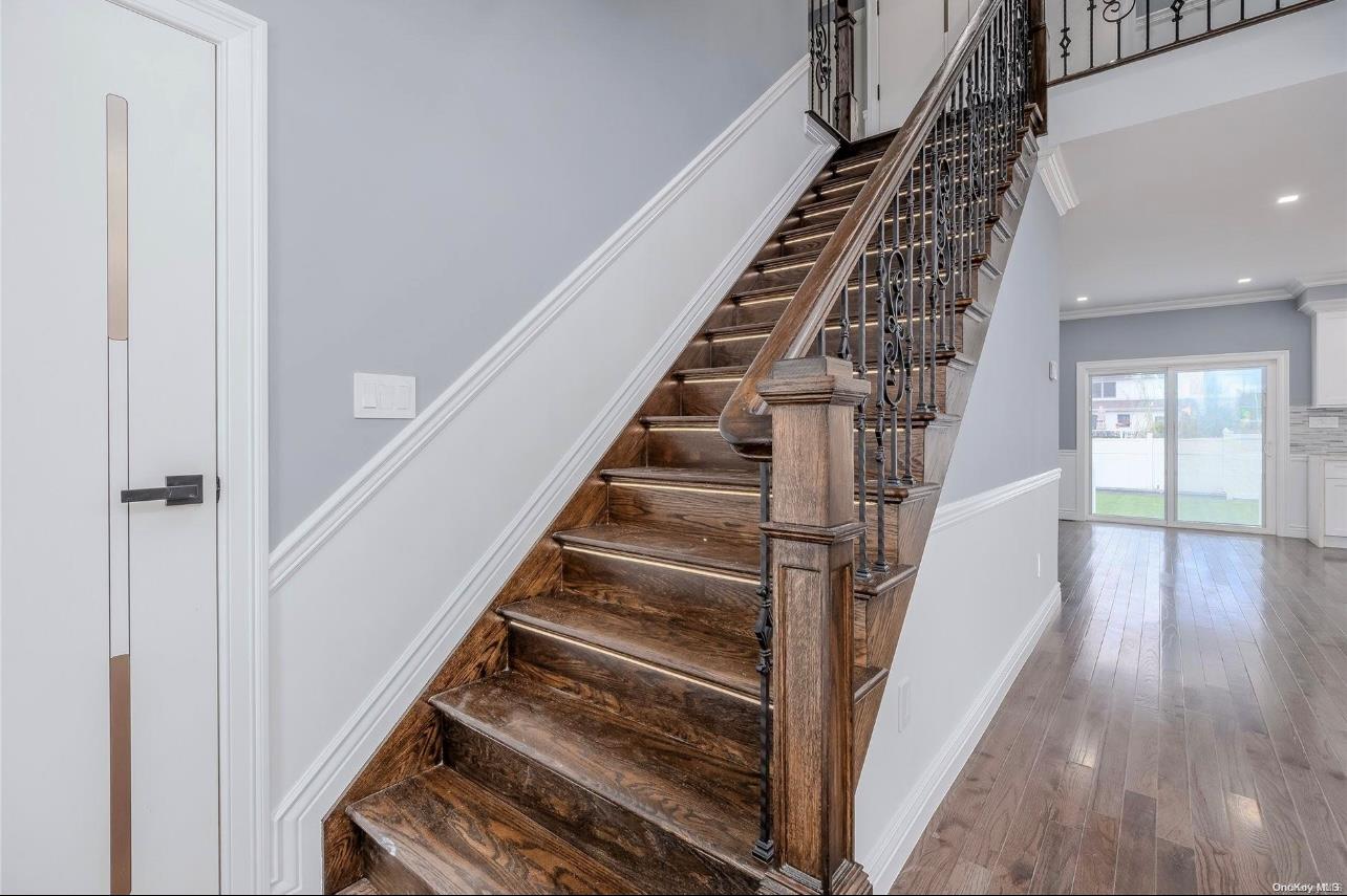 #18 photo, 31 A Grove Street, ناسو Hicksville , NY 11801