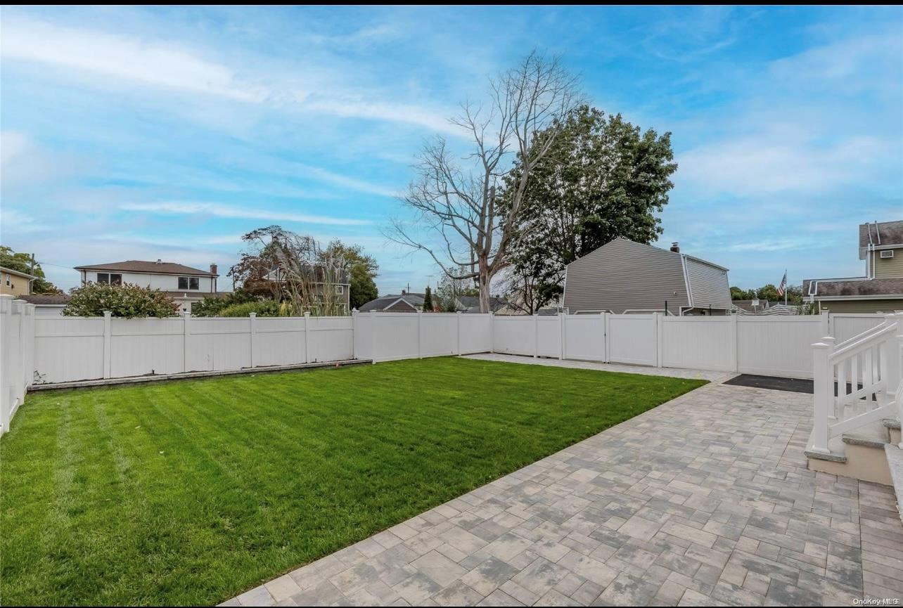 #3 photo, 31 A Grove Street, ناسو Hicksville , NY 11801