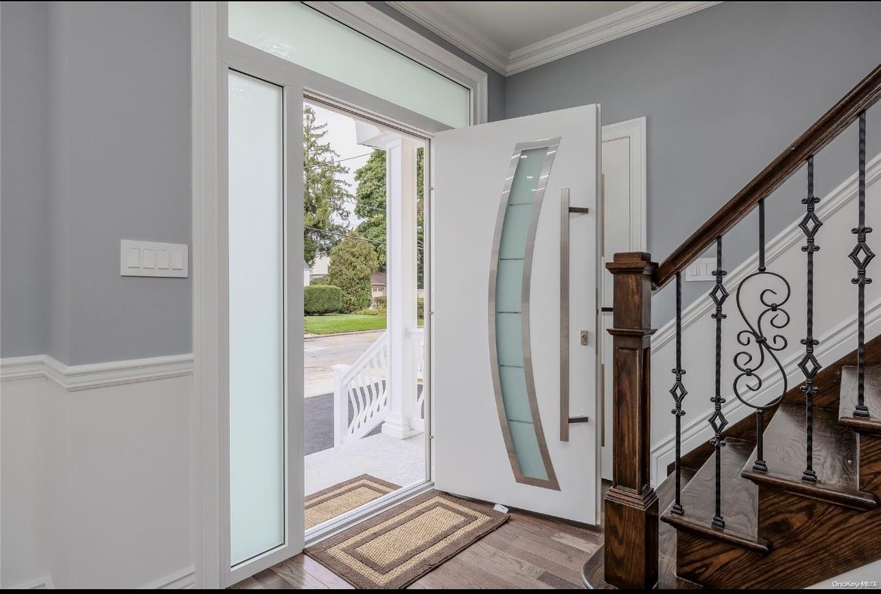 #4 photo, 31 A Grove Street, ناسو Hicksville , NY 11801