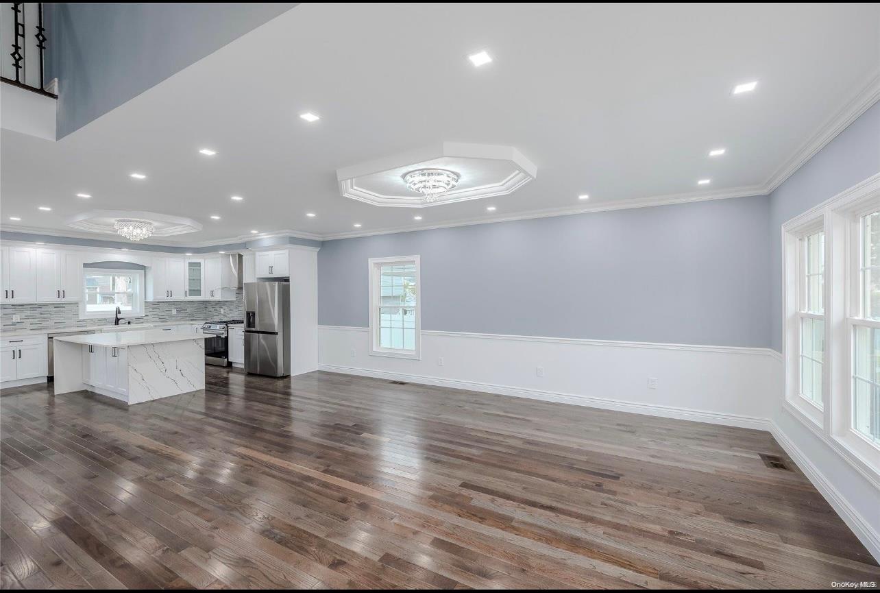 #5 photo, 31 A Grove Street, ناسو Hicksville , NY 11801