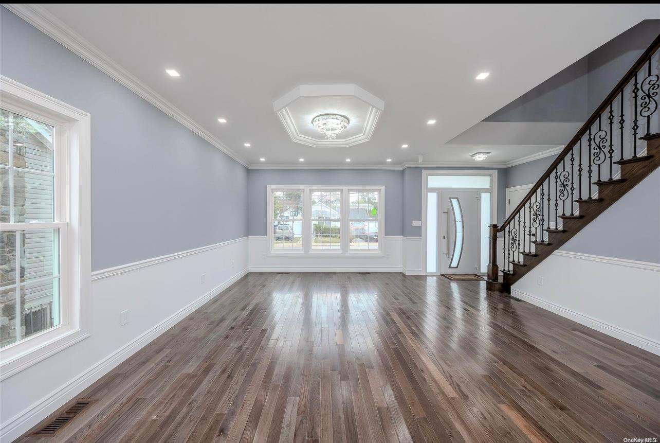 #7 photo, 31 A Grove Street, ناسو Hicksville , NY 11801