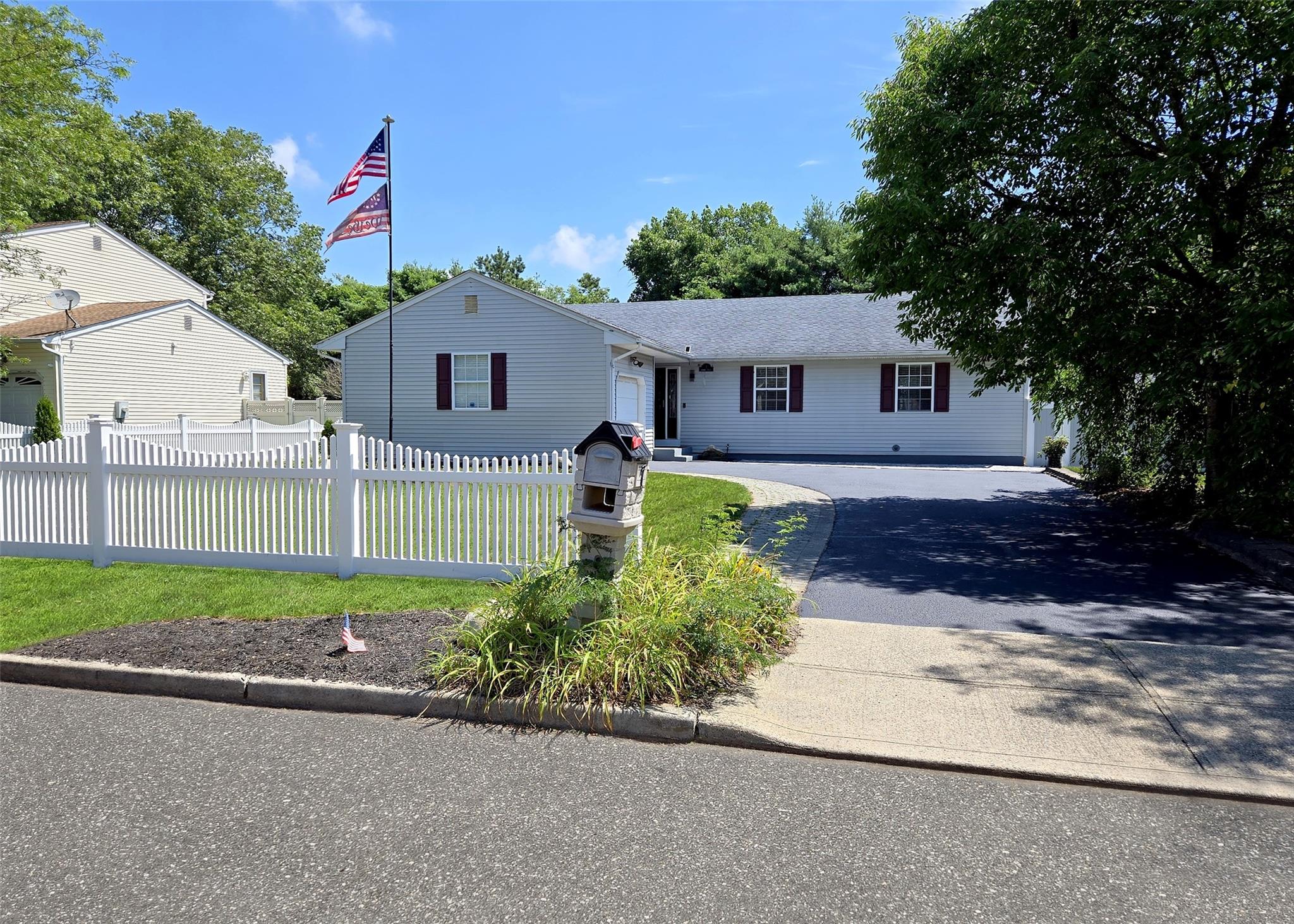 #1 photo, 7 Sunset Drive, Bellport , NY 11713