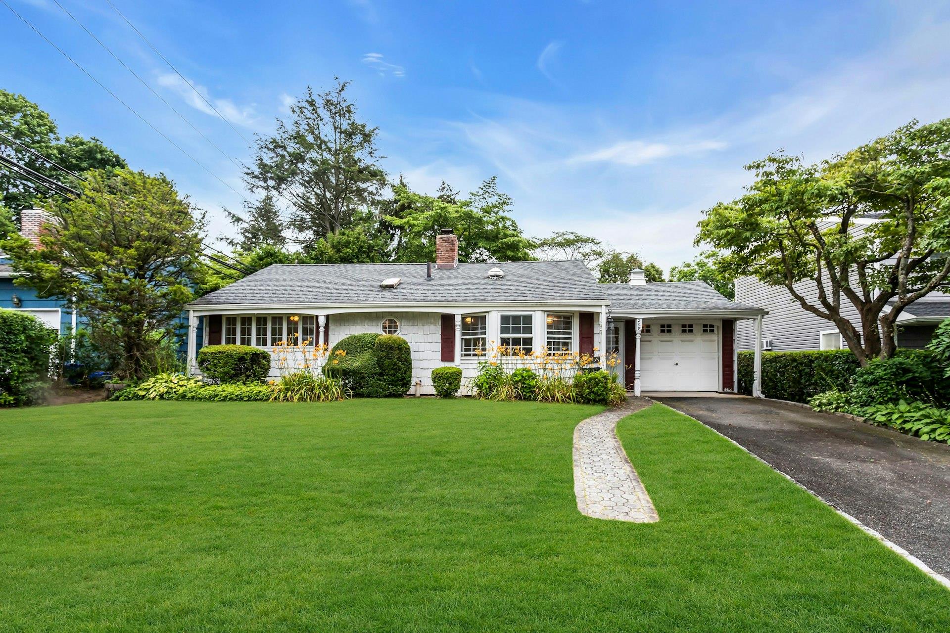 #1 photo, 209 Lawrence Lane, Glen Cove , NY 11542