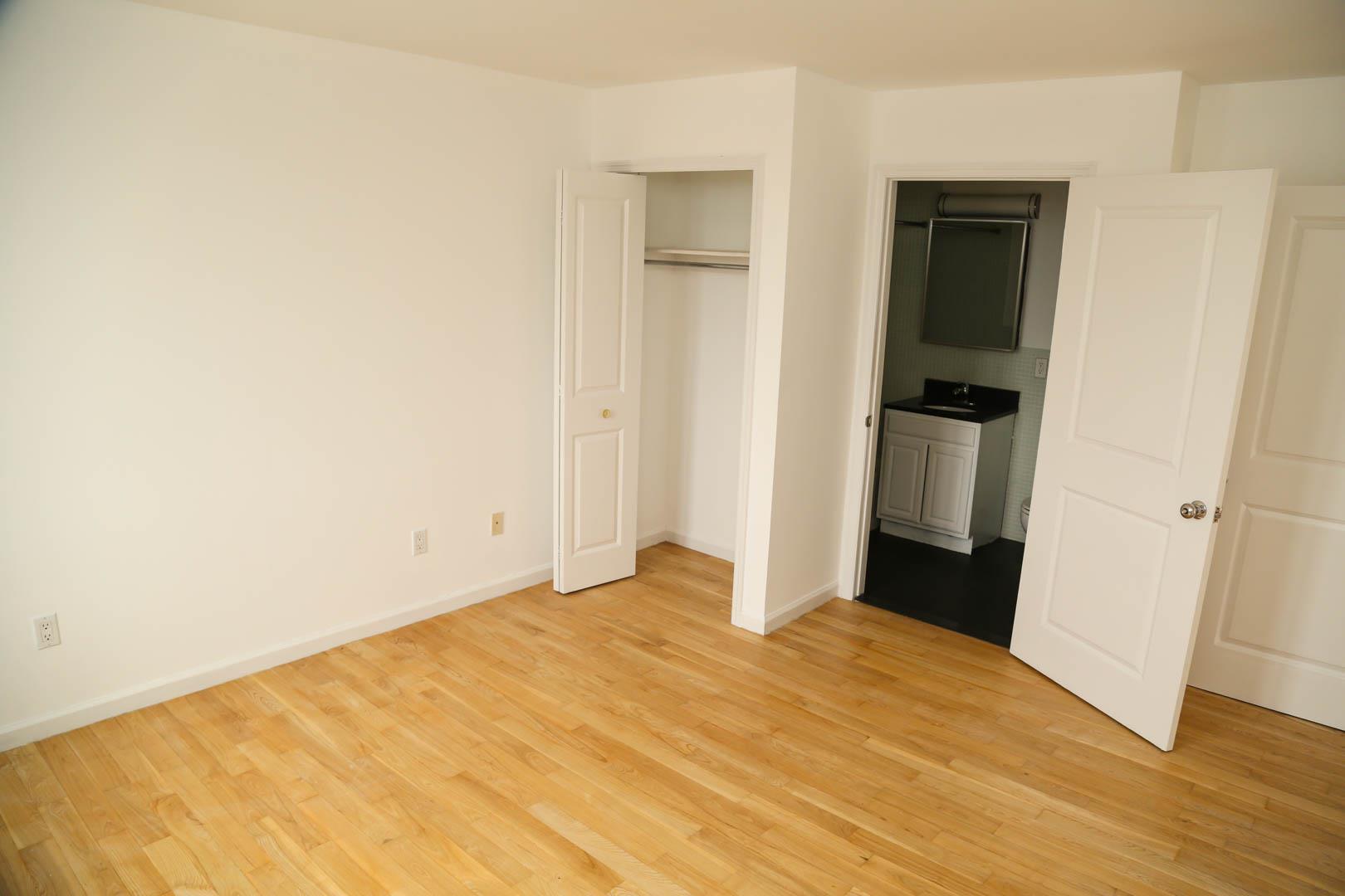 #11 photo, 6070 Woodhaven Boulevard, クイーンズ区 Elmhurst , NY 11373