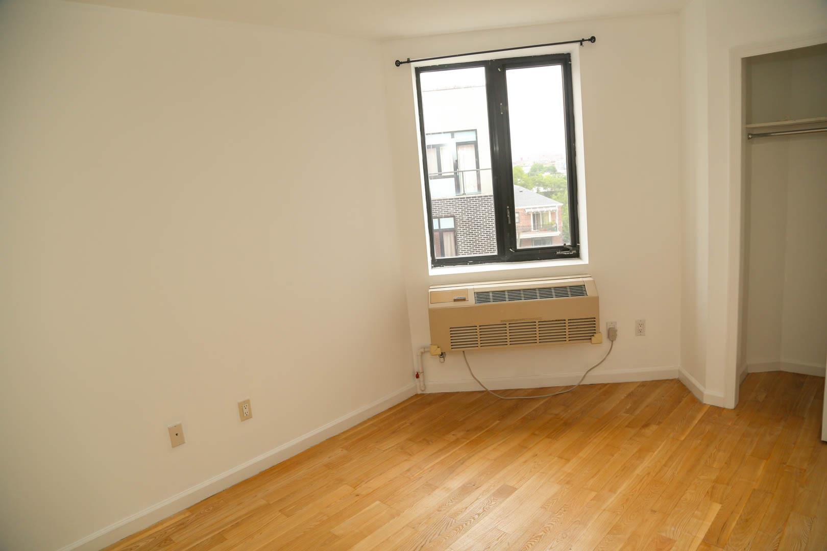 #15 photo, 6070 Woodhaven Boulevard, クイーンズ区 Elmhurst , NY 11373