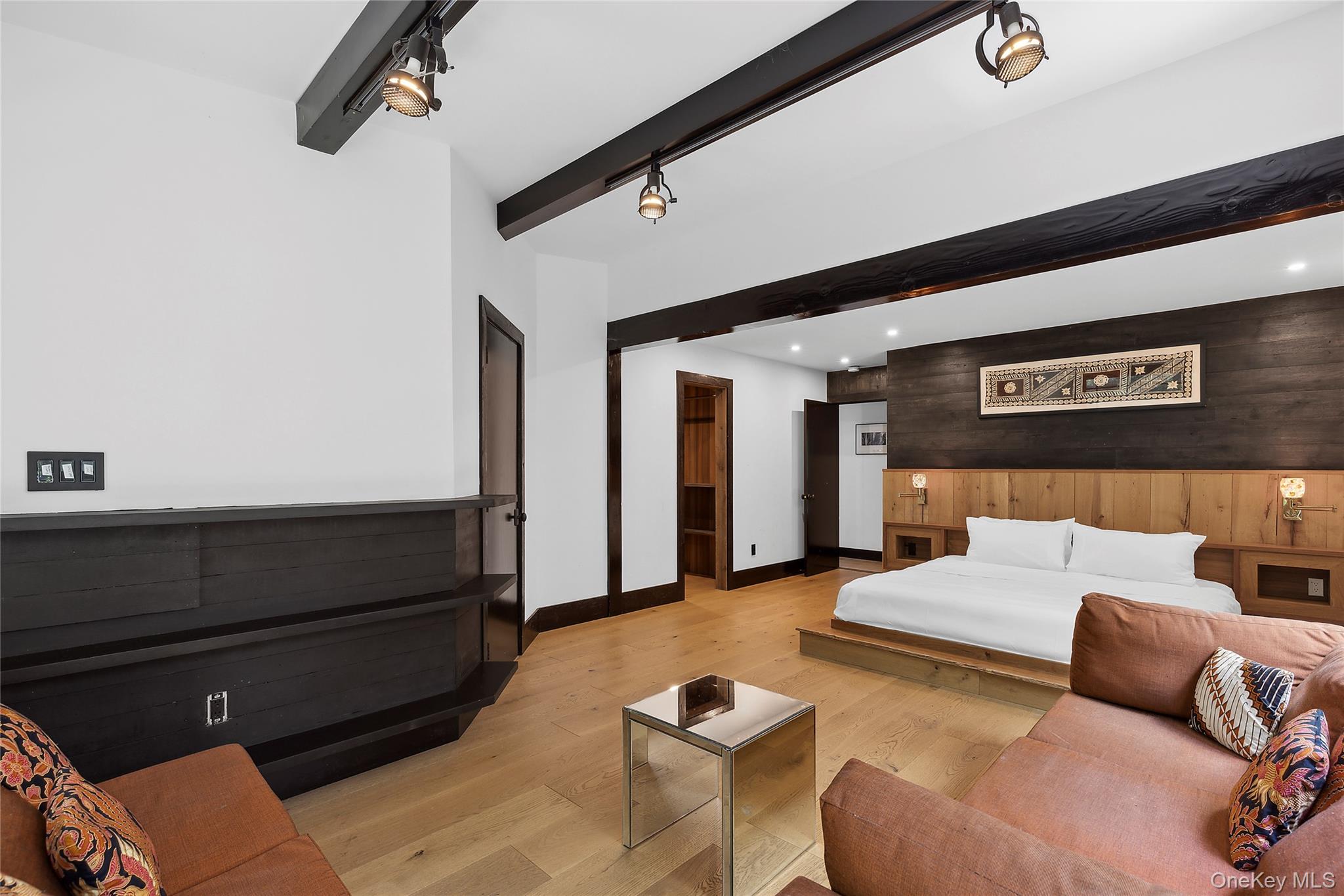 #13 photo, 601 Majors Path, サフォーク郡 Southampton , NY 11968