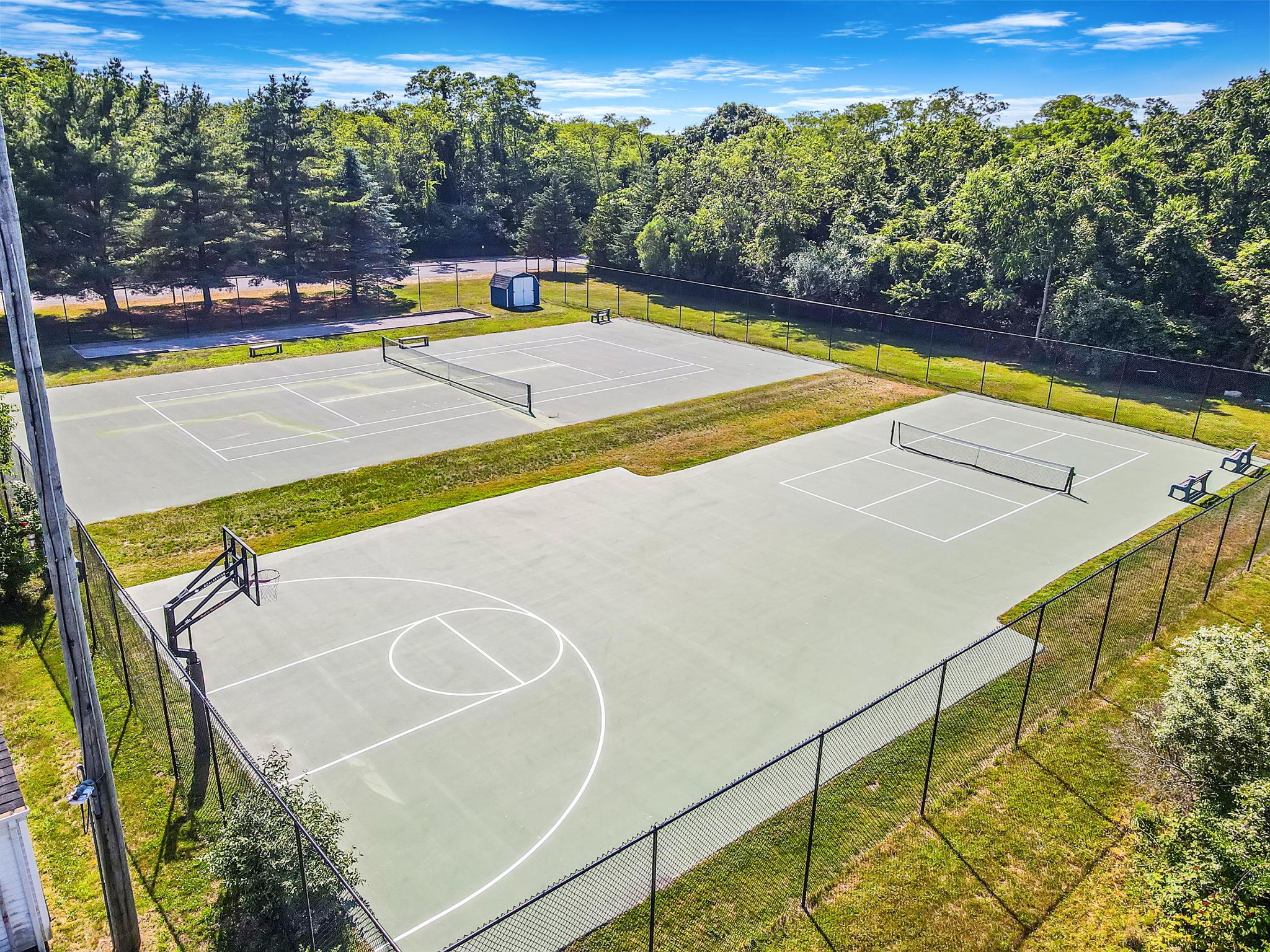 #11 photo, 345 The Strand, East Marion , NY 11939