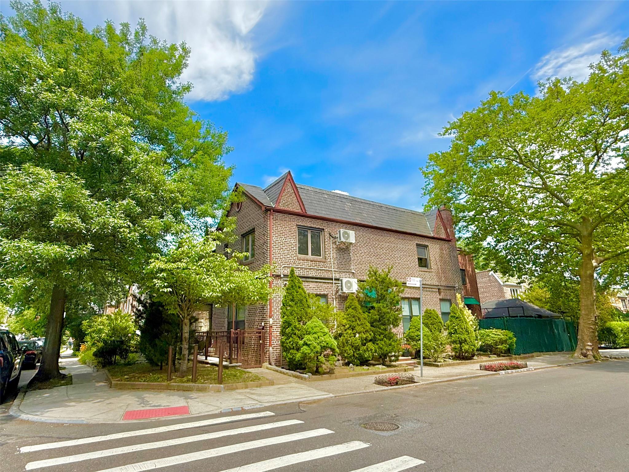 #7 photo, 7267 Yellowstone Boulevard, كوينز Forest Hills , NY 11375