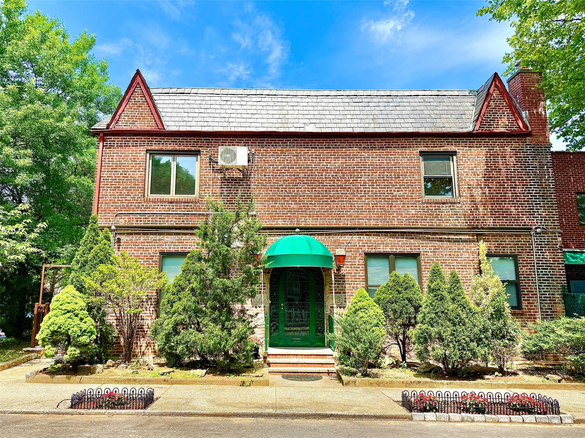 #9 photo, 7267 Yellowstone Boulevard, كوينز Forest Hills , NY 11375