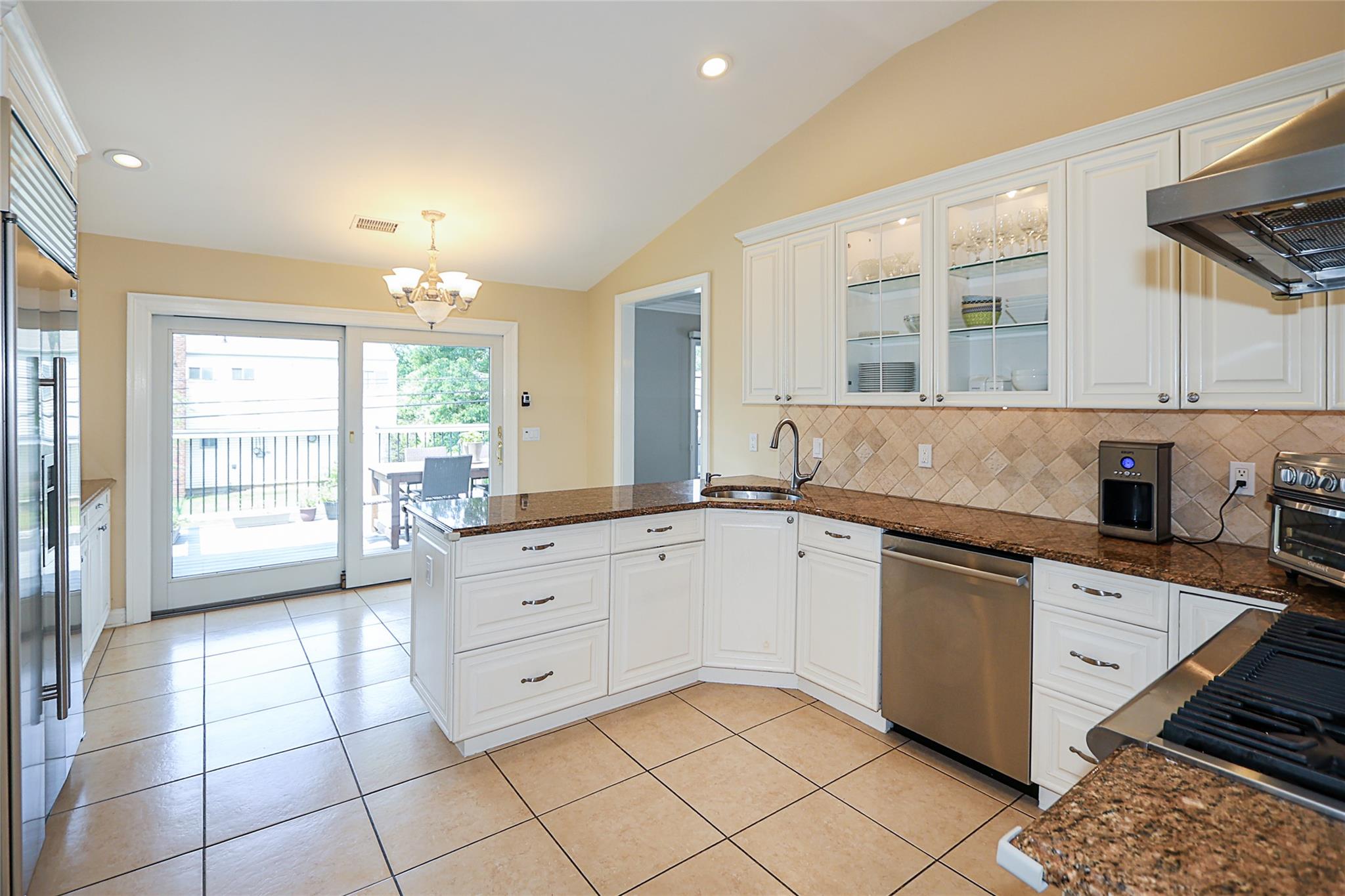 #16 photo, 112 Ursula Drive, ناسو Roslyn , NY 11576