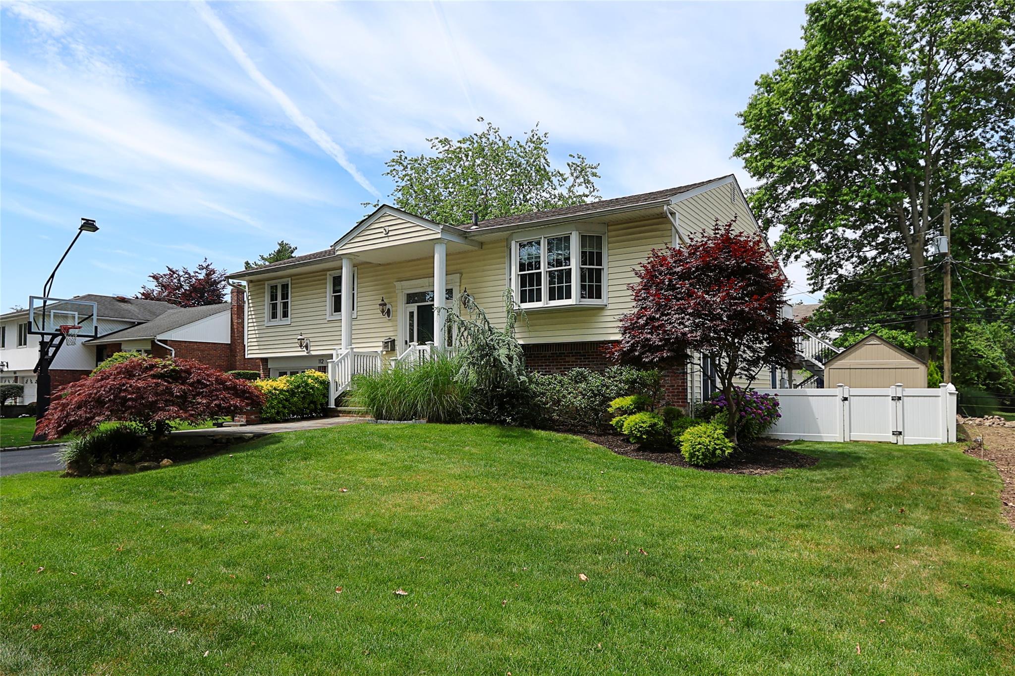 #3 photo, 112 Ursula Drive, ناسو Roslyn , NY 11576