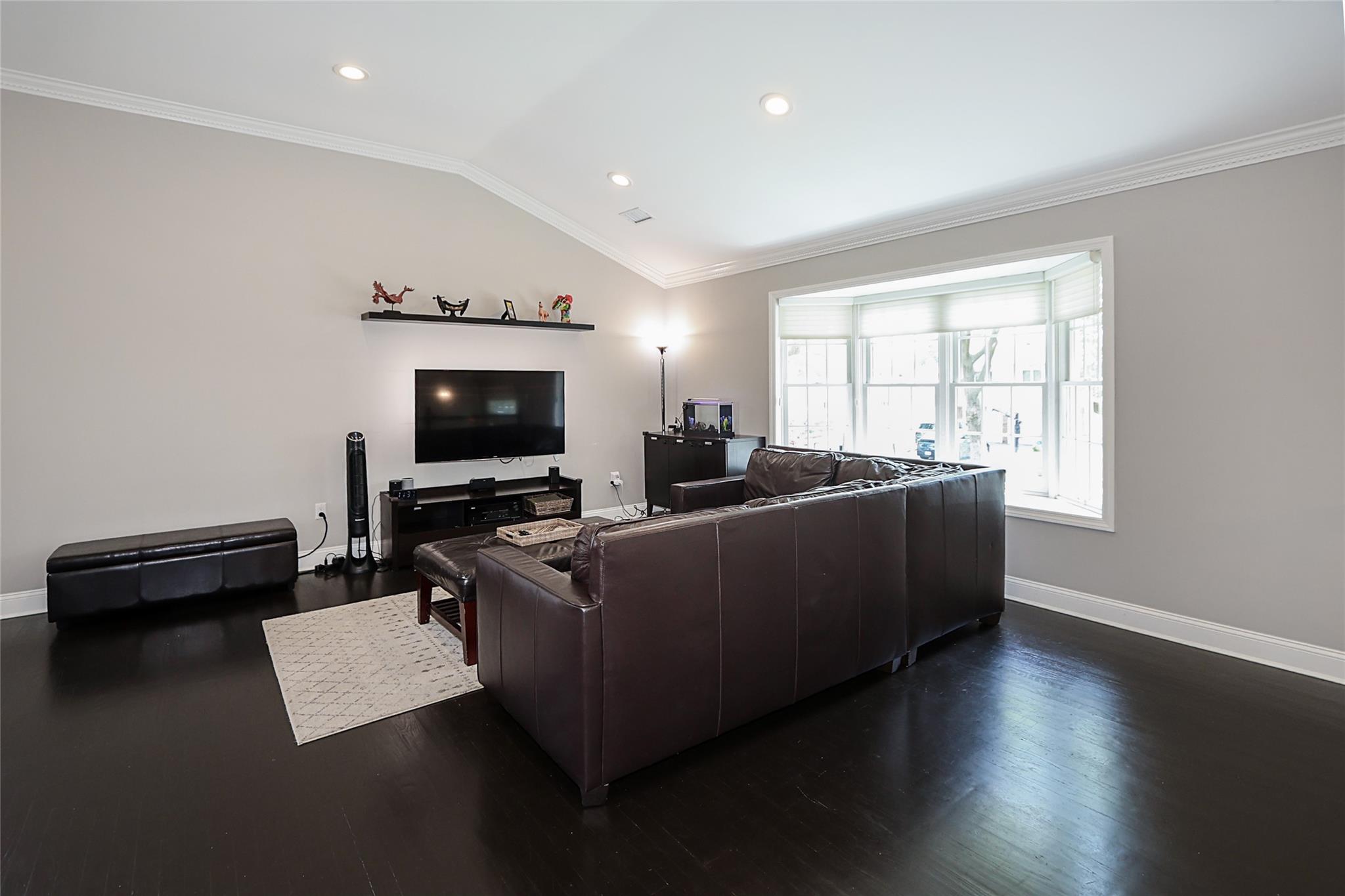 #5 photo, 112 Ursula Drive, ناسو Roslyn , NY 11576