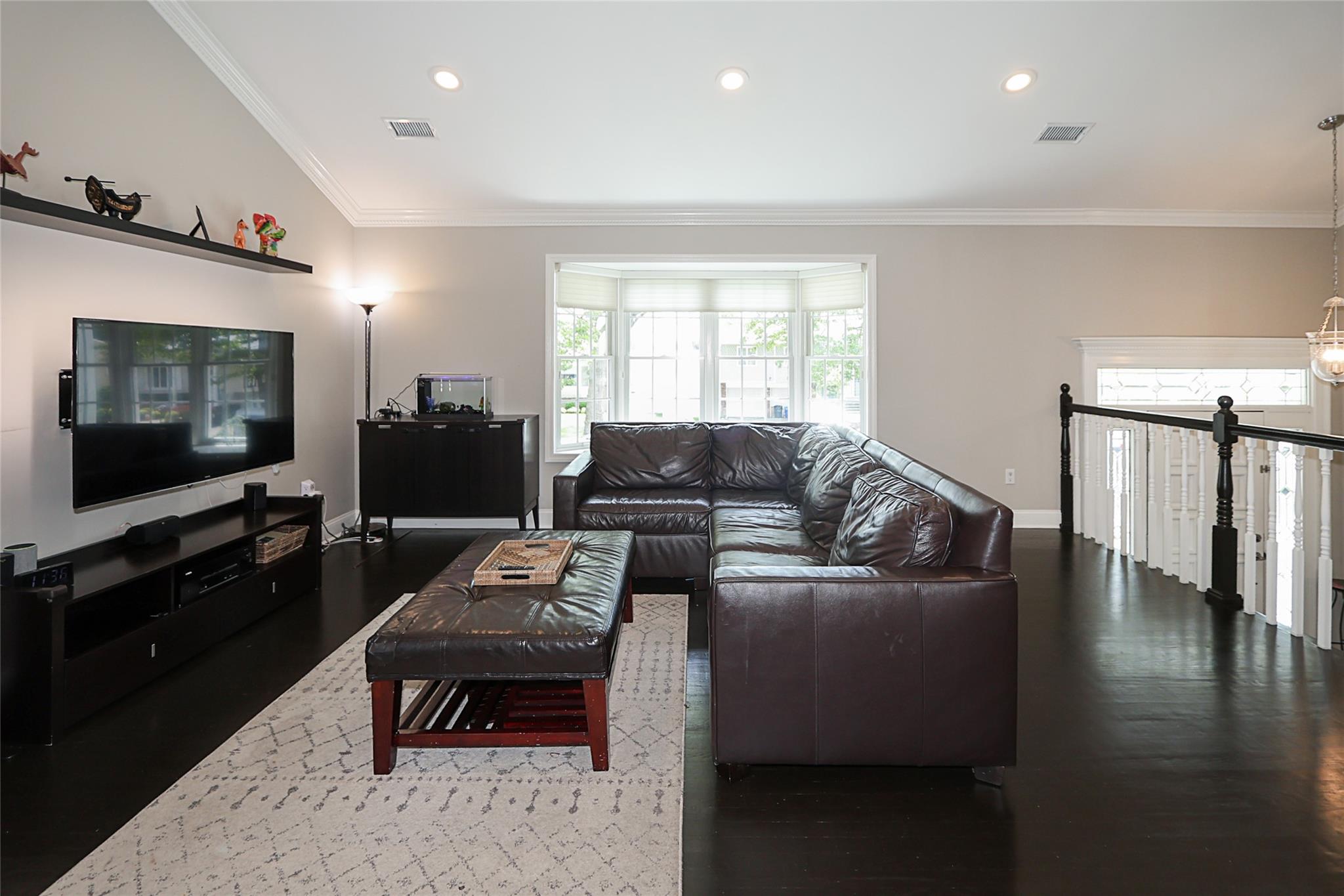 #6 photo, 112 Ursula Drive, ناسو Roslyn , NY 11576