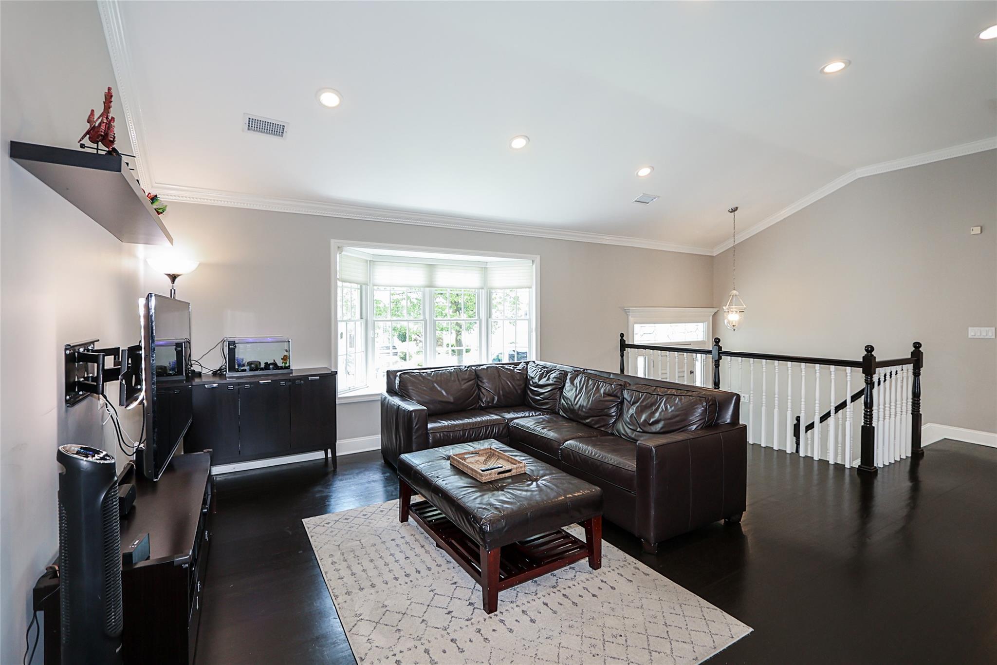 #7 photo, 112 Ursula Drive, ناسو Roslyn , NY 11576