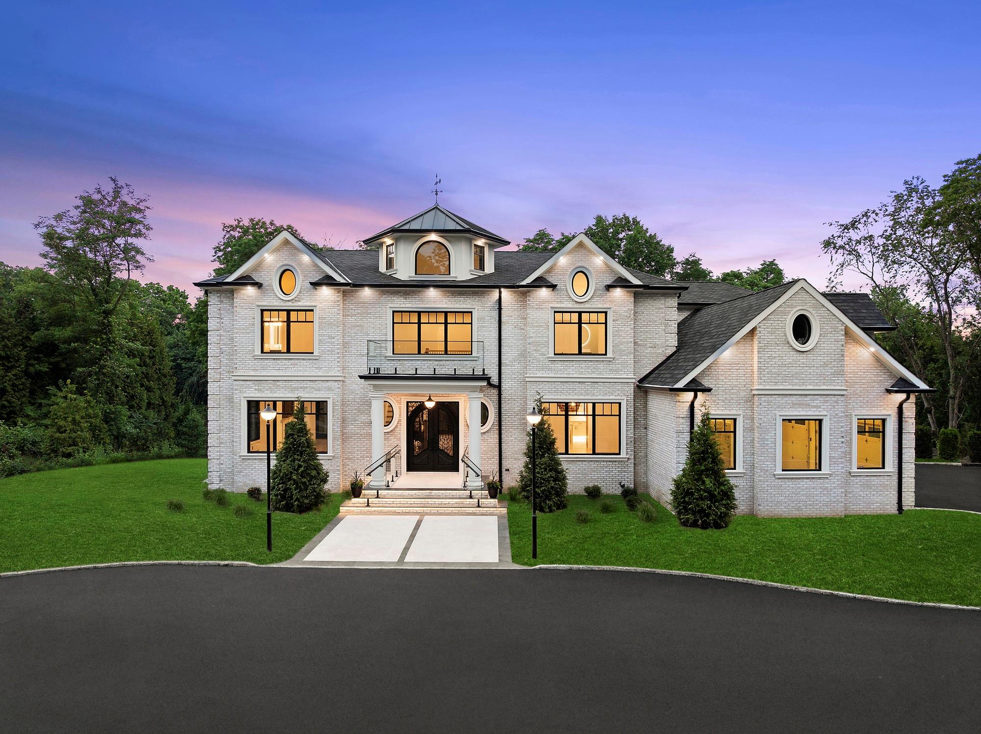 #1 photo, 26 Saint Andrews Court, Old Westbury , NY 11568