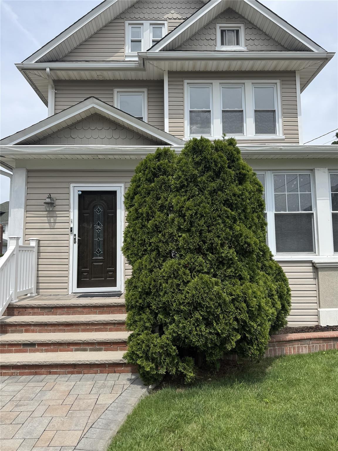 #1 photo, 19 Tredwell Avenue, Lynbrook , NY 11563