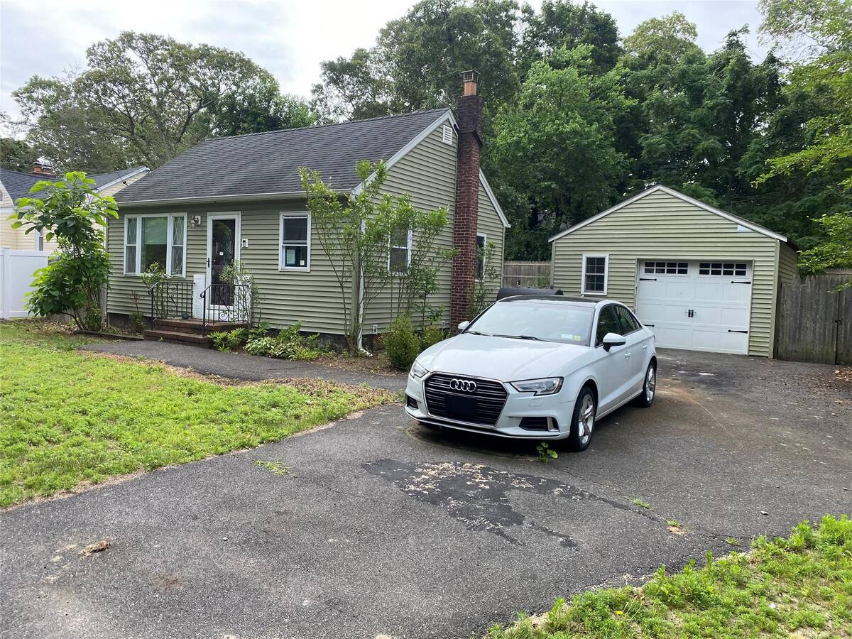 #1 photo, 34 Ormond Avenue, Selden , NY 11784