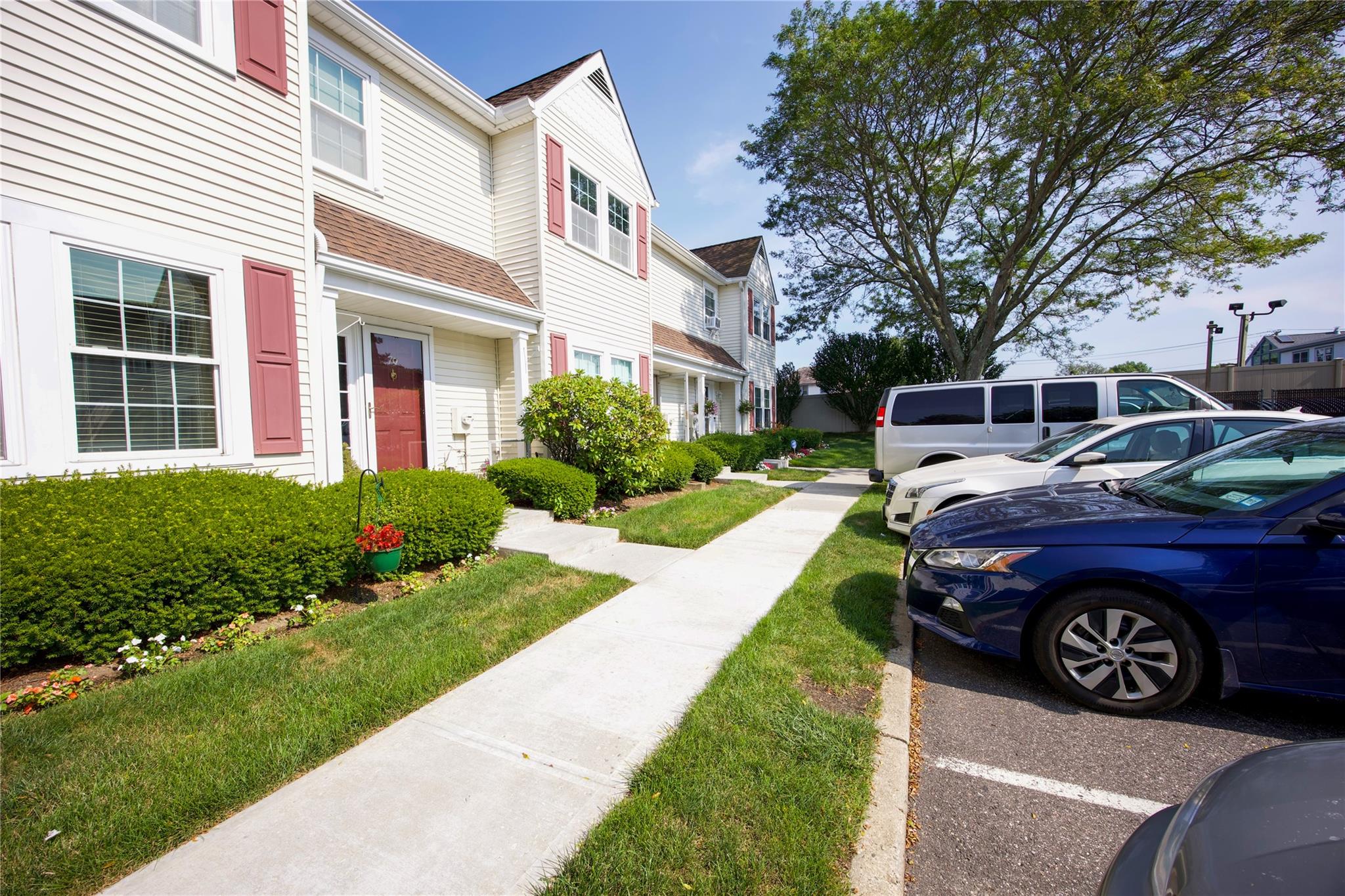 #1 photo, 78 Stratford Green, Farmingdale , NY 11735