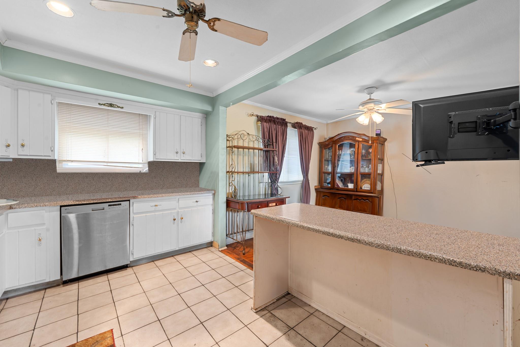 #12 photo, 46 Ford Drive, ナッソー郡 Massapequa , NY 11758