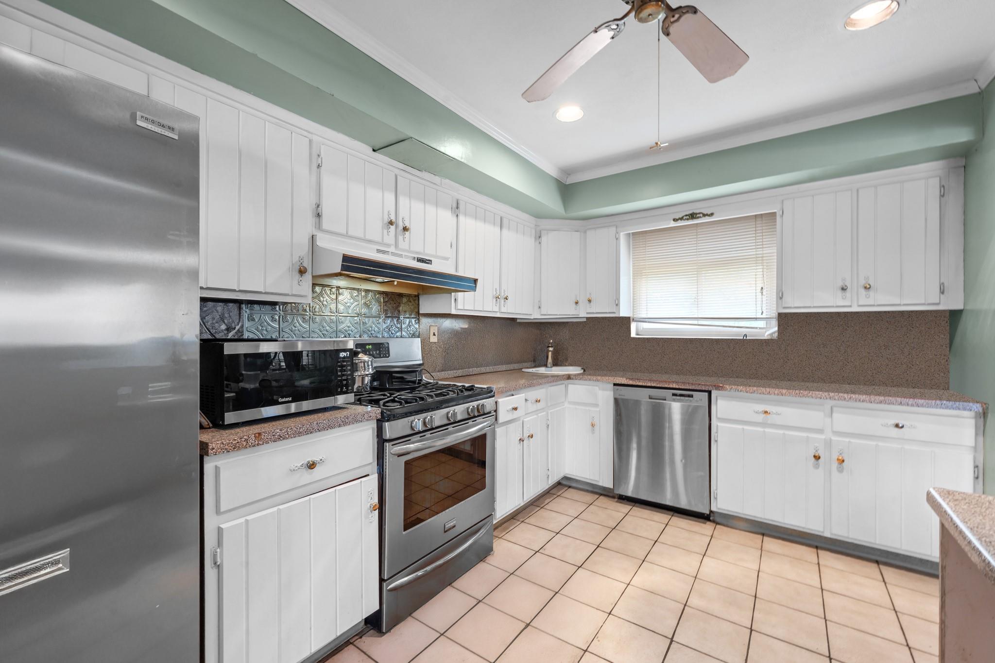 #15 photo, 46 Ford Drive, ナッソー郡 Massapequa , NY 11758