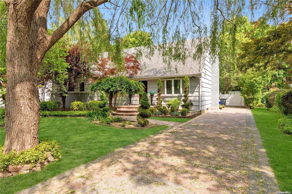 #1 photo, 7 Henry Street, Great Neck , NY 11023