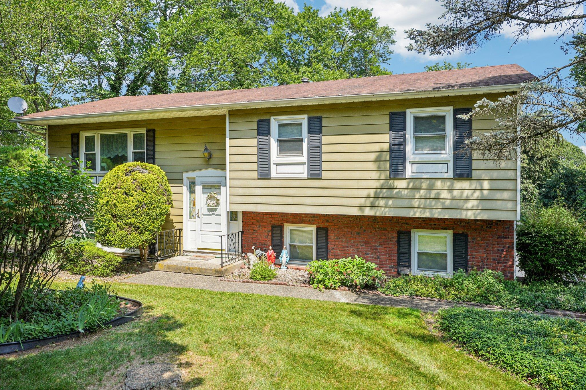 #1 photo, 586 Route 304, New City , NY 10956