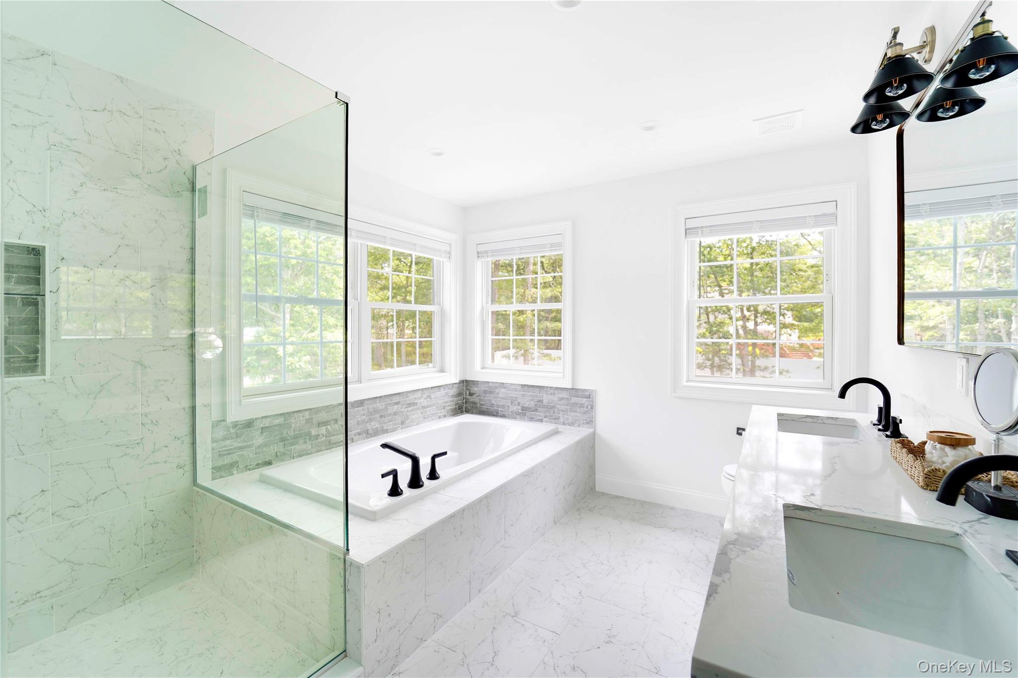 #15 photo, 29 Gateway Court, サフォーク郡 Hampton Bays , NY 11946