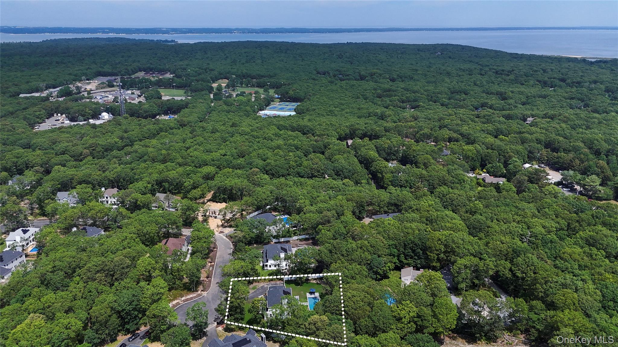 #2 photo, 29 Gateway Court, サフォーク郡 Hampton Bays , NY 11946