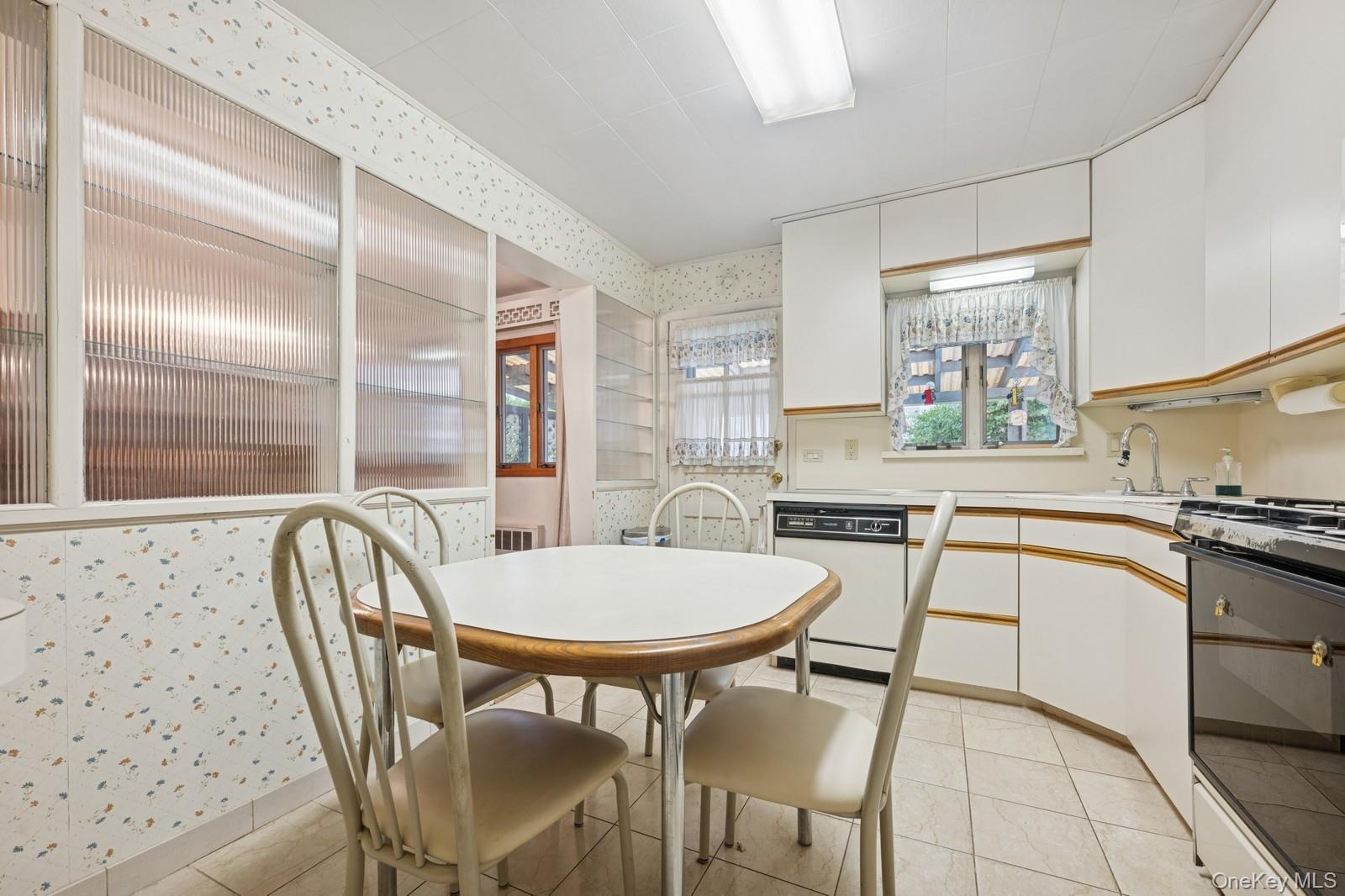 #12 photo, 3 Rutland Road, ナッソー郡 Massapequa , NY 11758