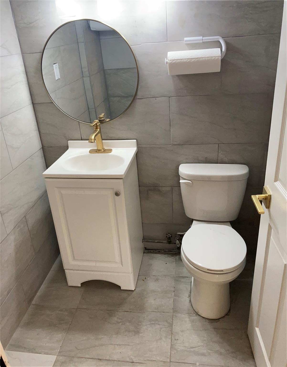 #13 photo, 92-29 Queens Boulevard, クイーンズ区 Rego Park , NY 11374