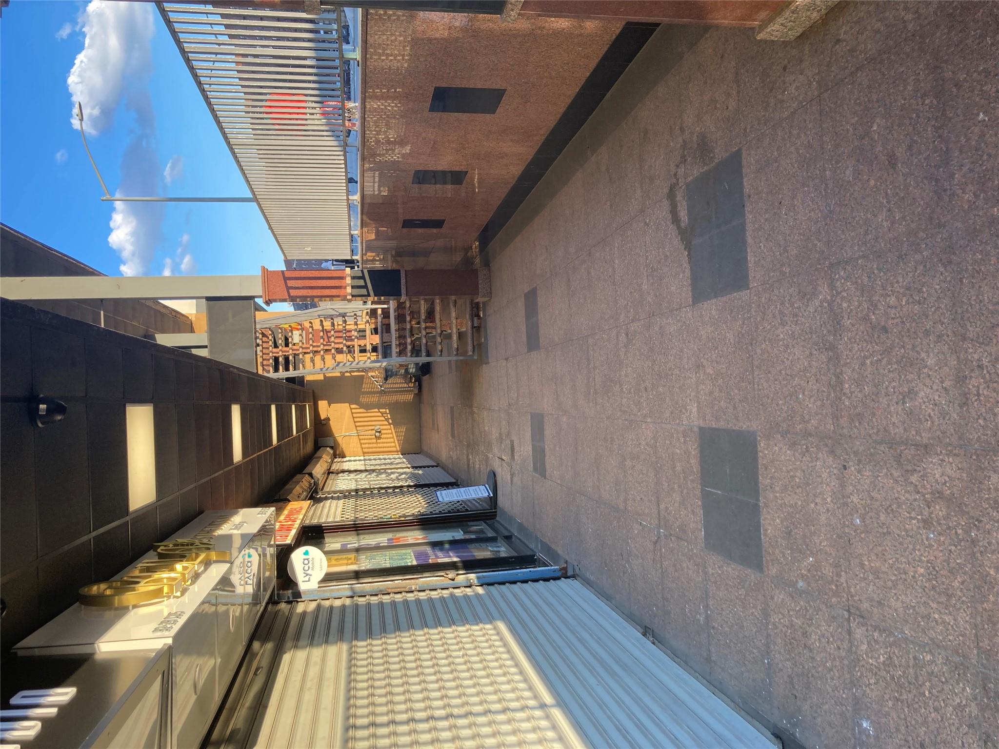 #15 photo, 92-29 Queens Boulevard, クイーンズ区 Rego Park , NY 11374