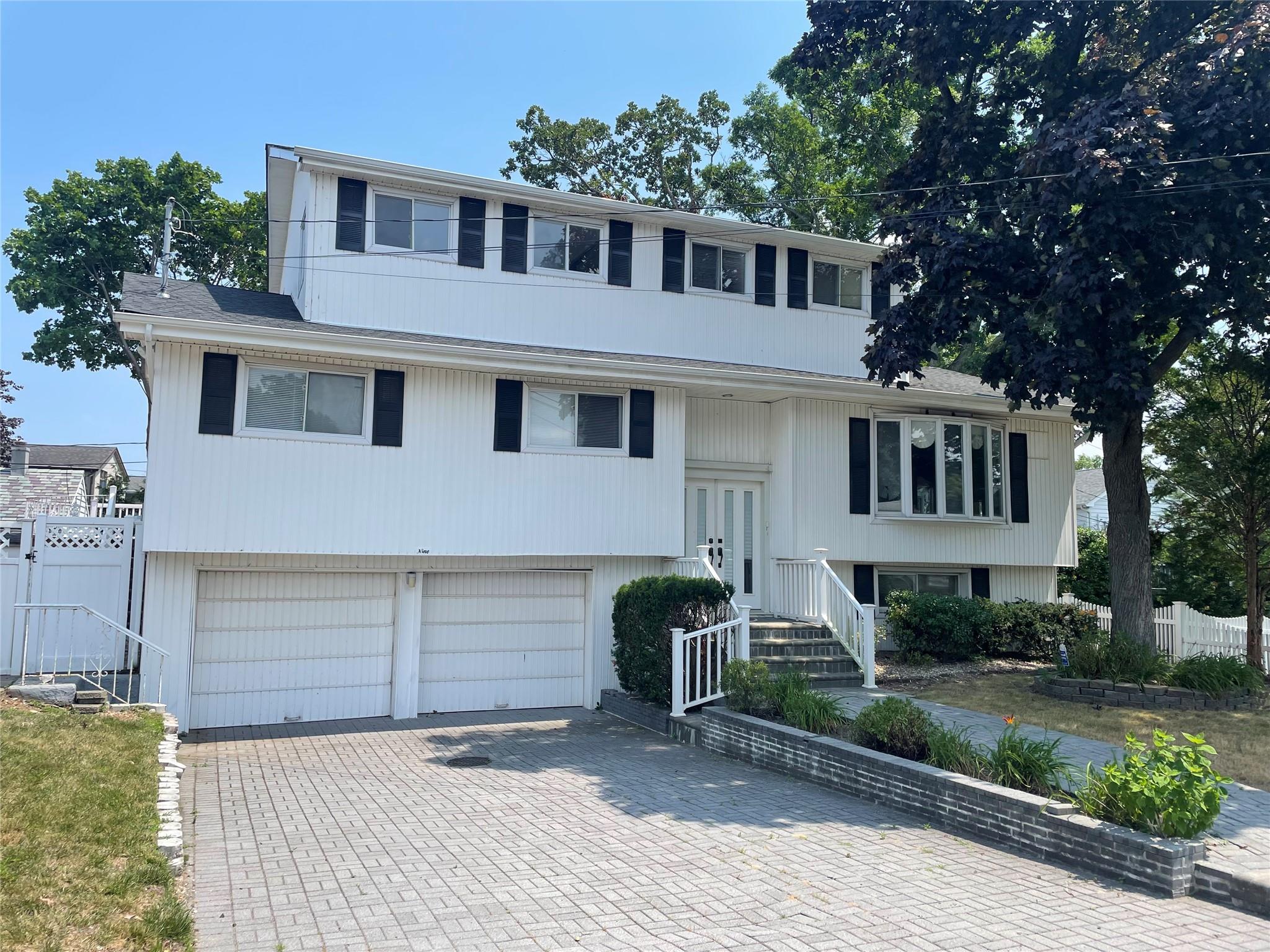 #1 photo, 9 Sea Wall Lane, Bayville , NY 11709