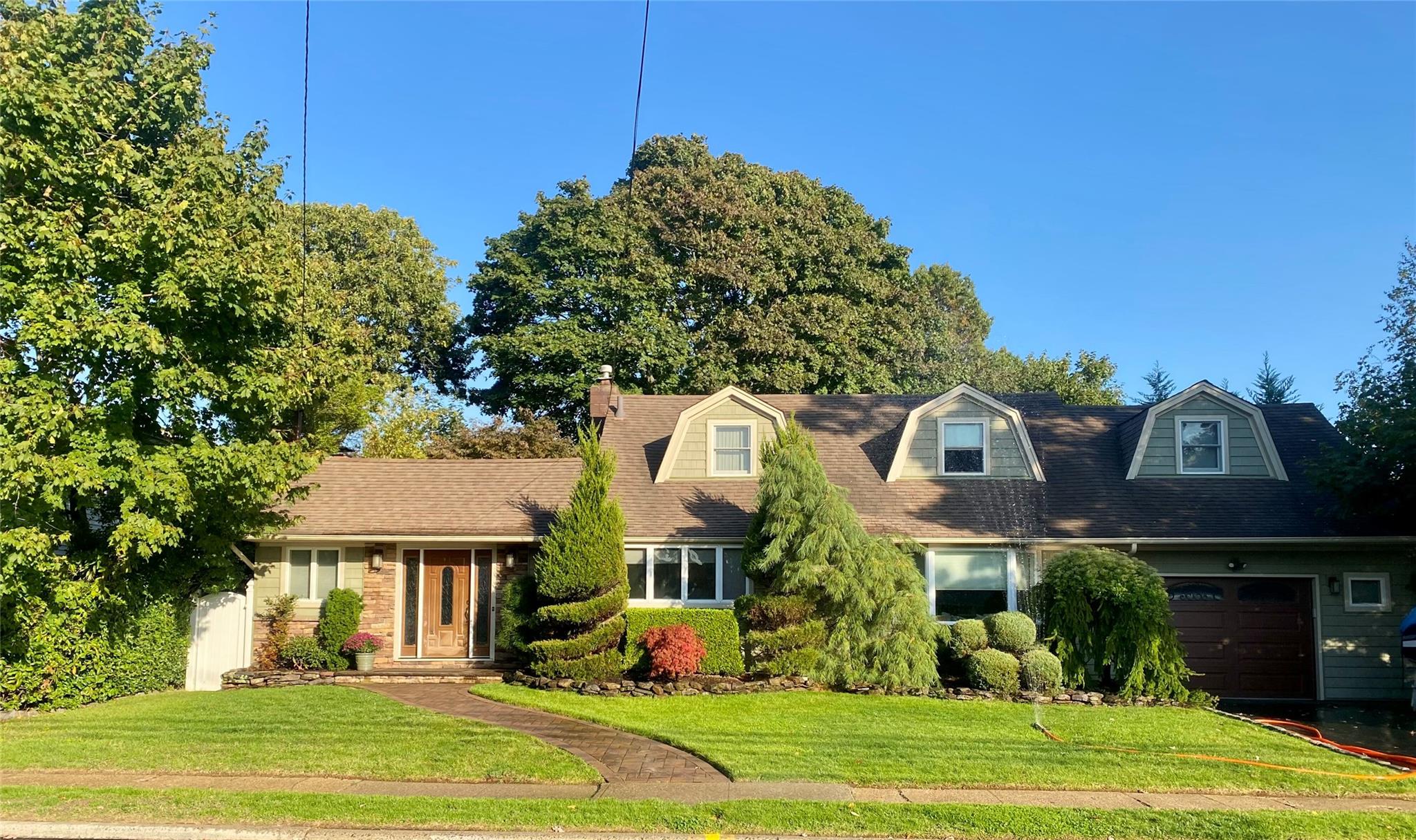 #1 photo, 251 Roosevelt Avenue, Massapequa Park , NY 11762