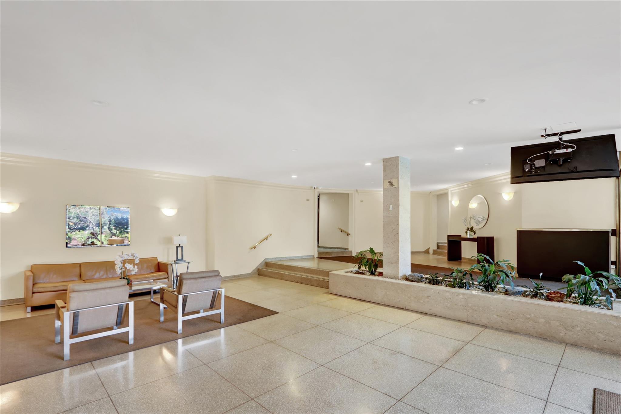 #15 photo, 100-25 Queens Boulevard, 皇后區 森林小丘 Forest Hills , NY 11375