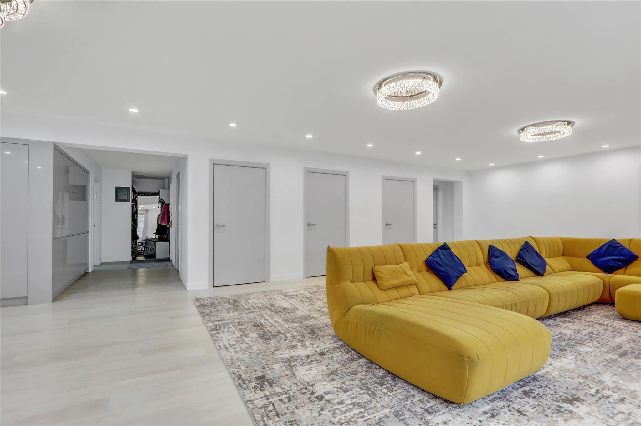 #2 photo, 100-25 Queens Boulevard, 皇后區 森林小丘 Forest Hills , NY 11375