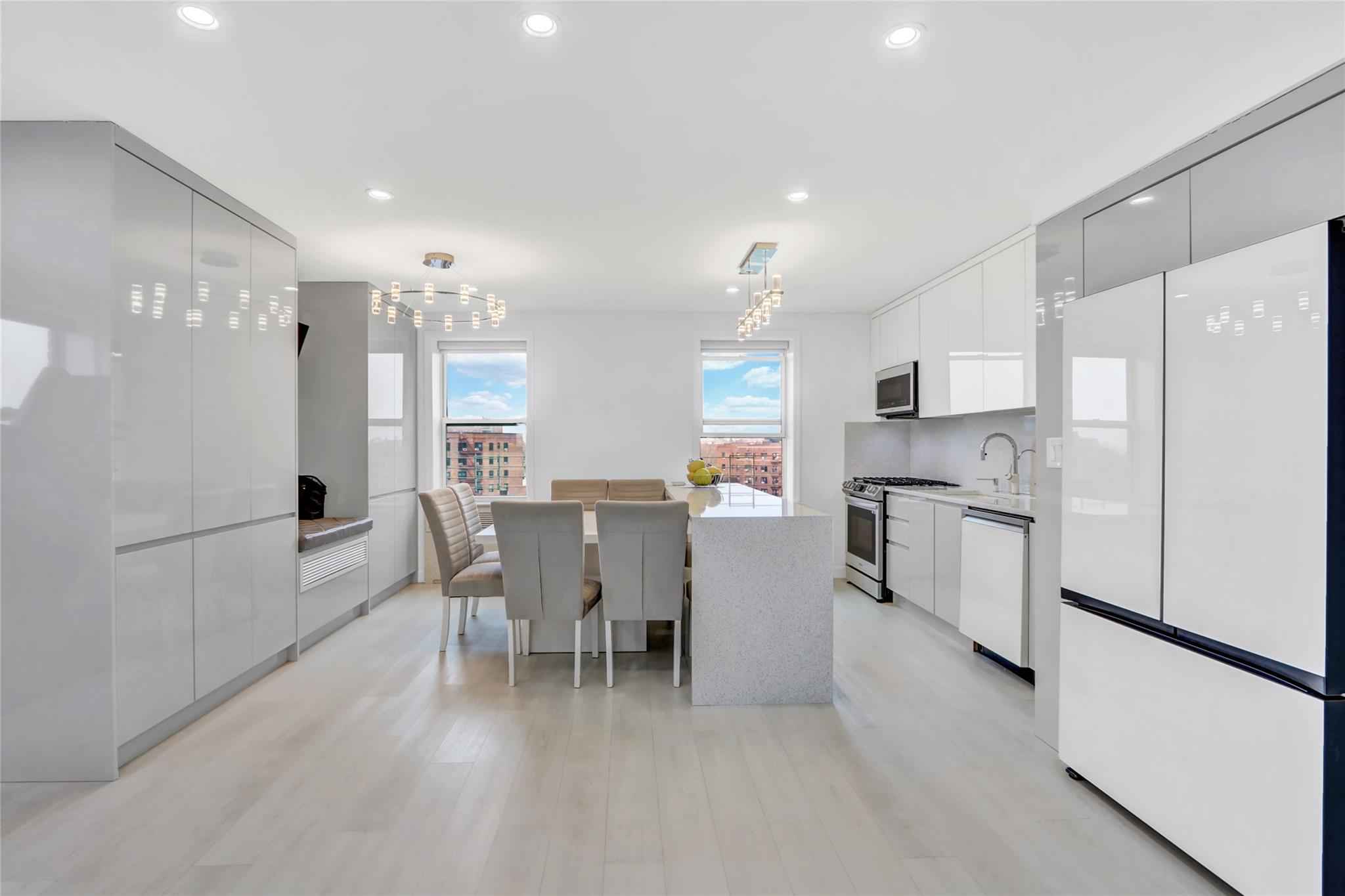 #4 photo, 100-25 Queens Boulevard, 皇后區 森林小丘 Forest Hills , NY 11375