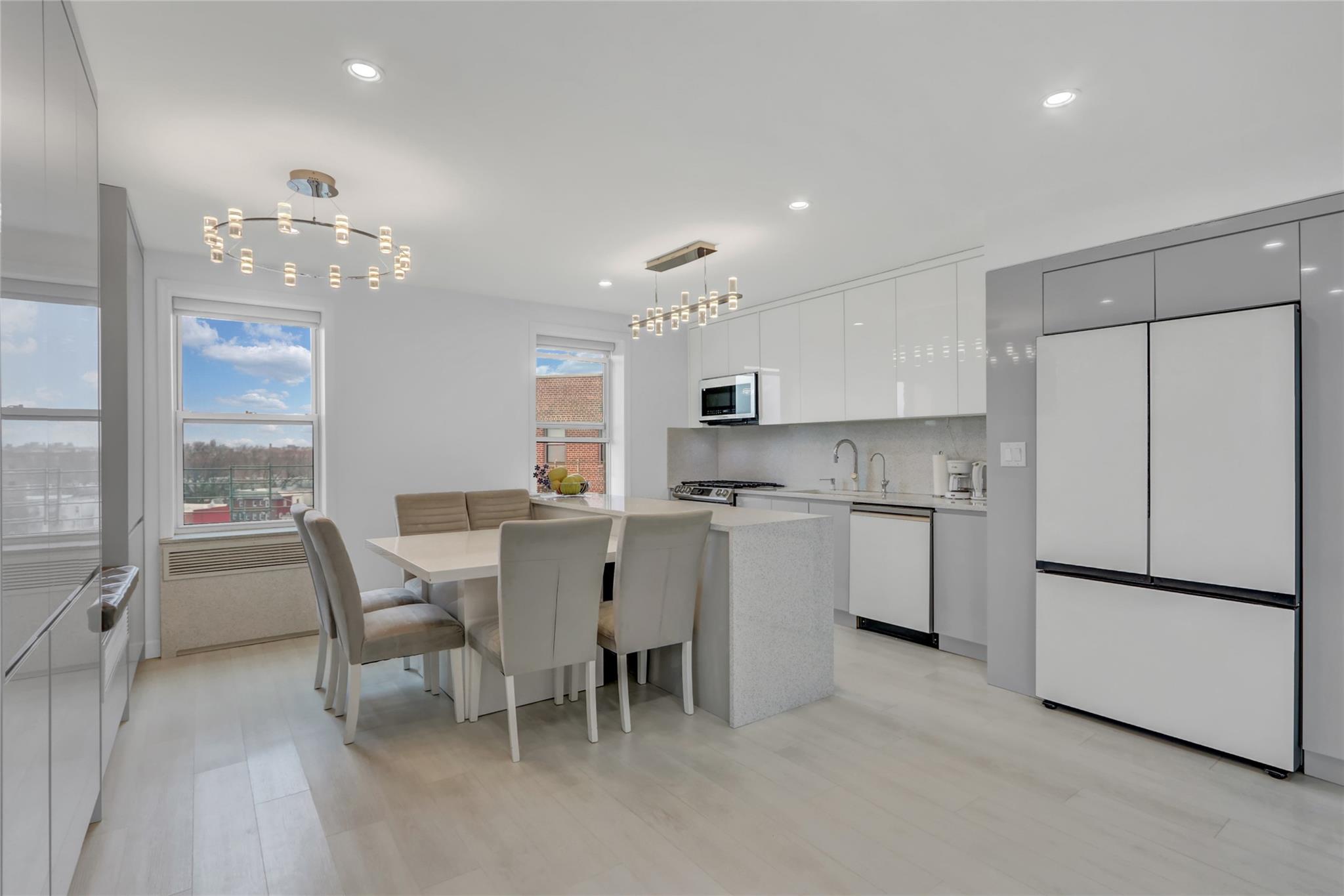 #5 photo, 100-25 Queens Boulevard, 皇后區 森林小丘 Forest Hills , NY 11375