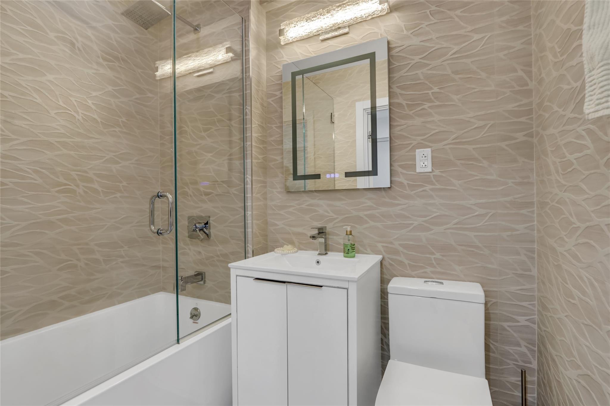 #7 photo, 100-25 Queens Boulevard, 皇后區 森林小丘 Forest Hills , NY 11375