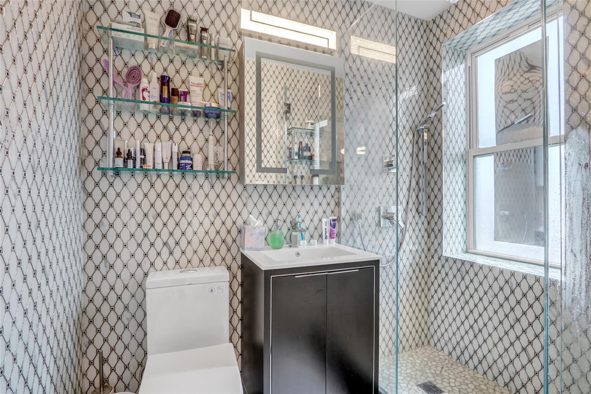 #8 photo, 100-25 Queens Boulevard, 皇后區 森林小丘 Forest Hills , NY 11375