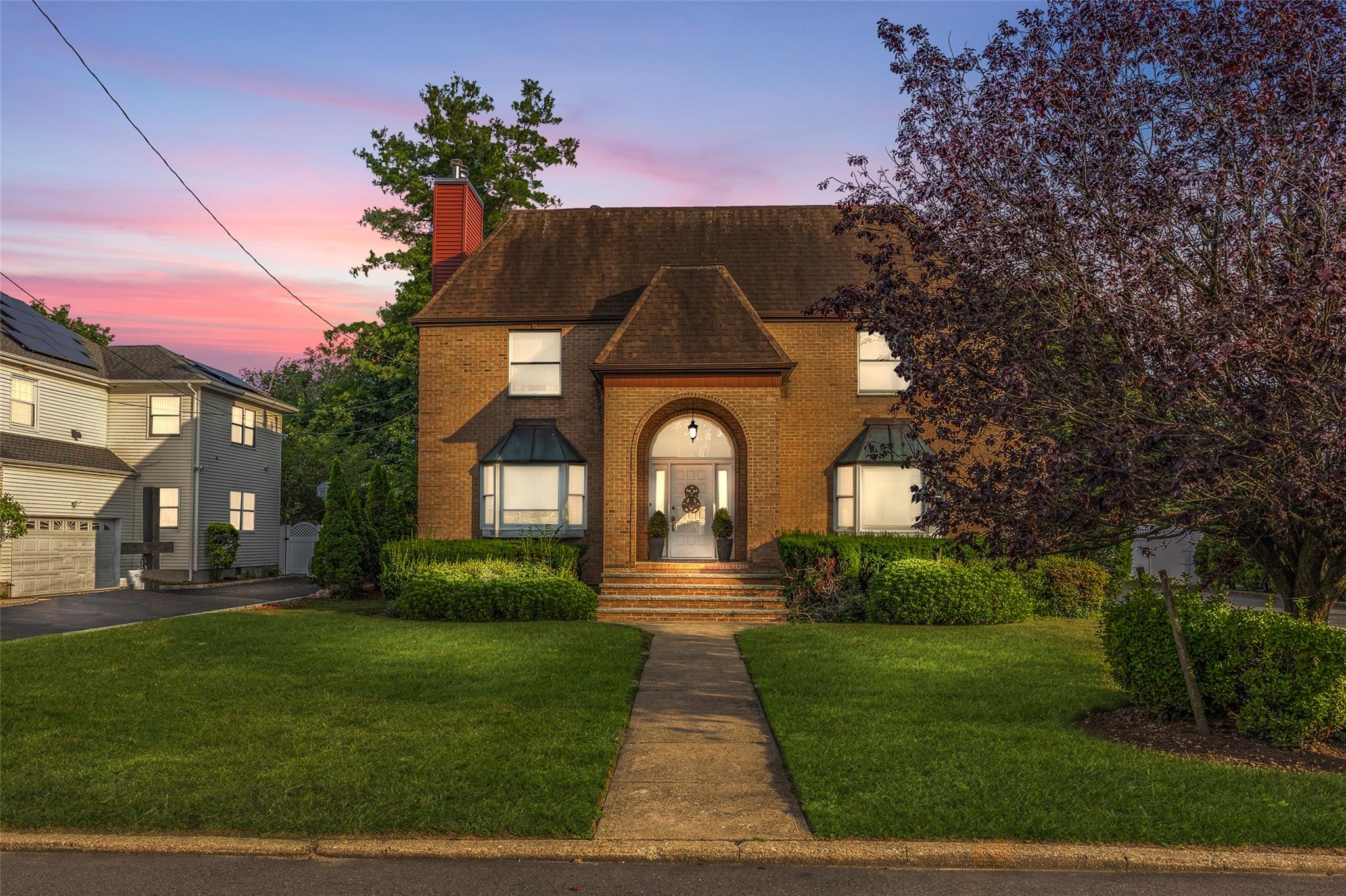 #1 photo, 266 Park Avenue, Westbury , NY 11590