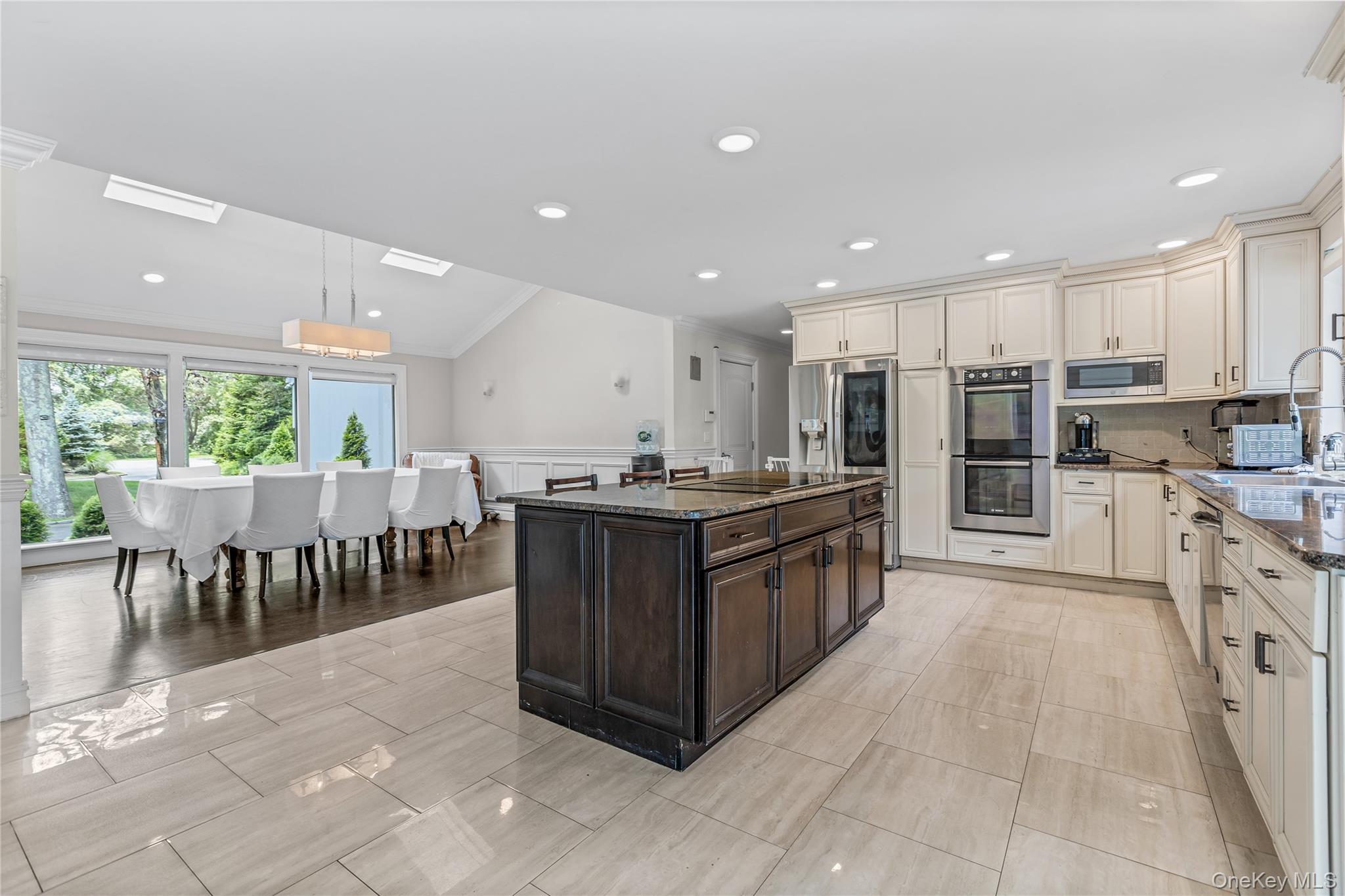 #12 photo, 6 Fox Hunt Court, サフォーク郡 Huntington , NY 11743