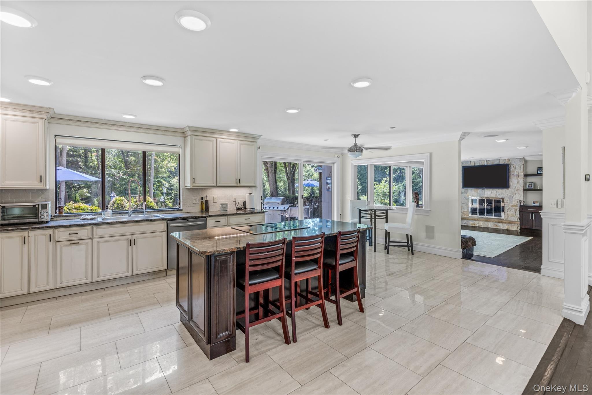 #14 photo, 6 Fox Hunt Court, サフォーク郡 Huntington , NY 11743