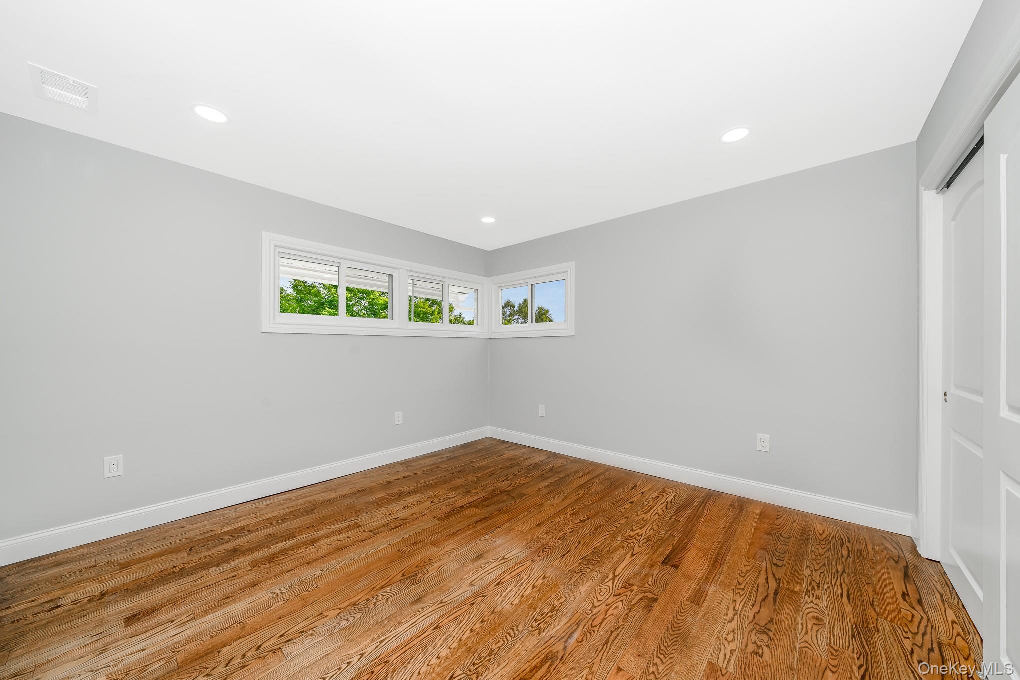 #16 photo, 33 Ball Park Lane, ナッソー郡 Hicksville , NY 11801