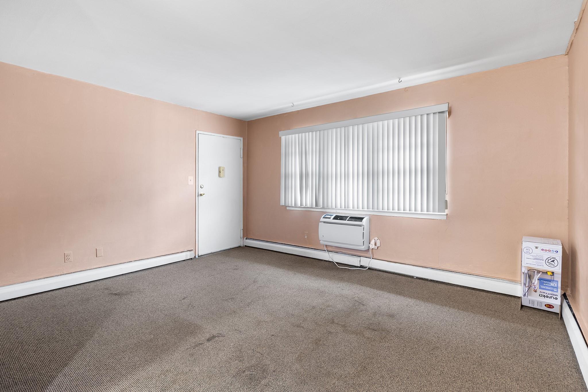 #11 photo, 490 Main Street, 长岛 Farmingdale , NY 11735