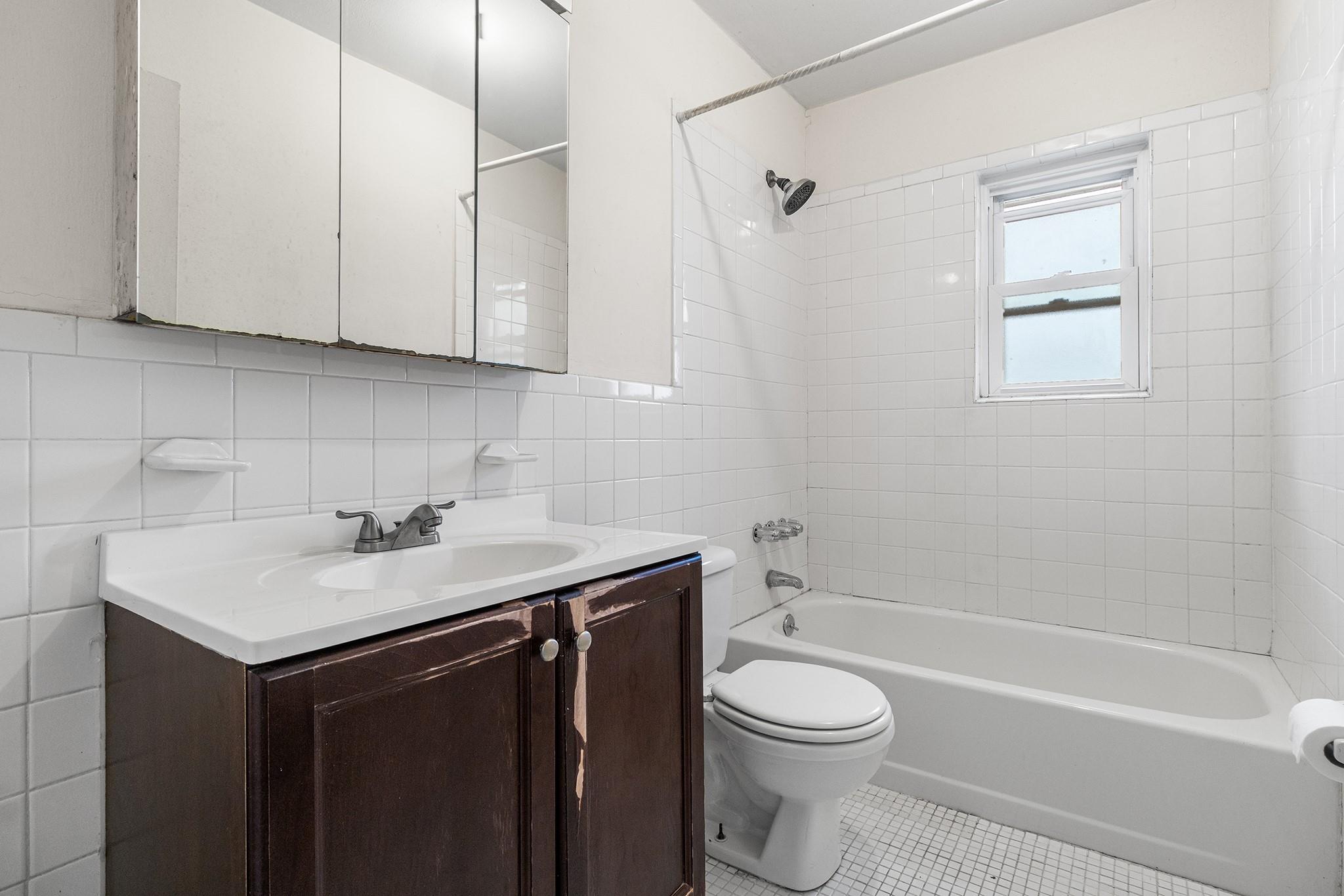 #5 photo, 490 Main Street, 长岛 Farmingdale , NY 11735