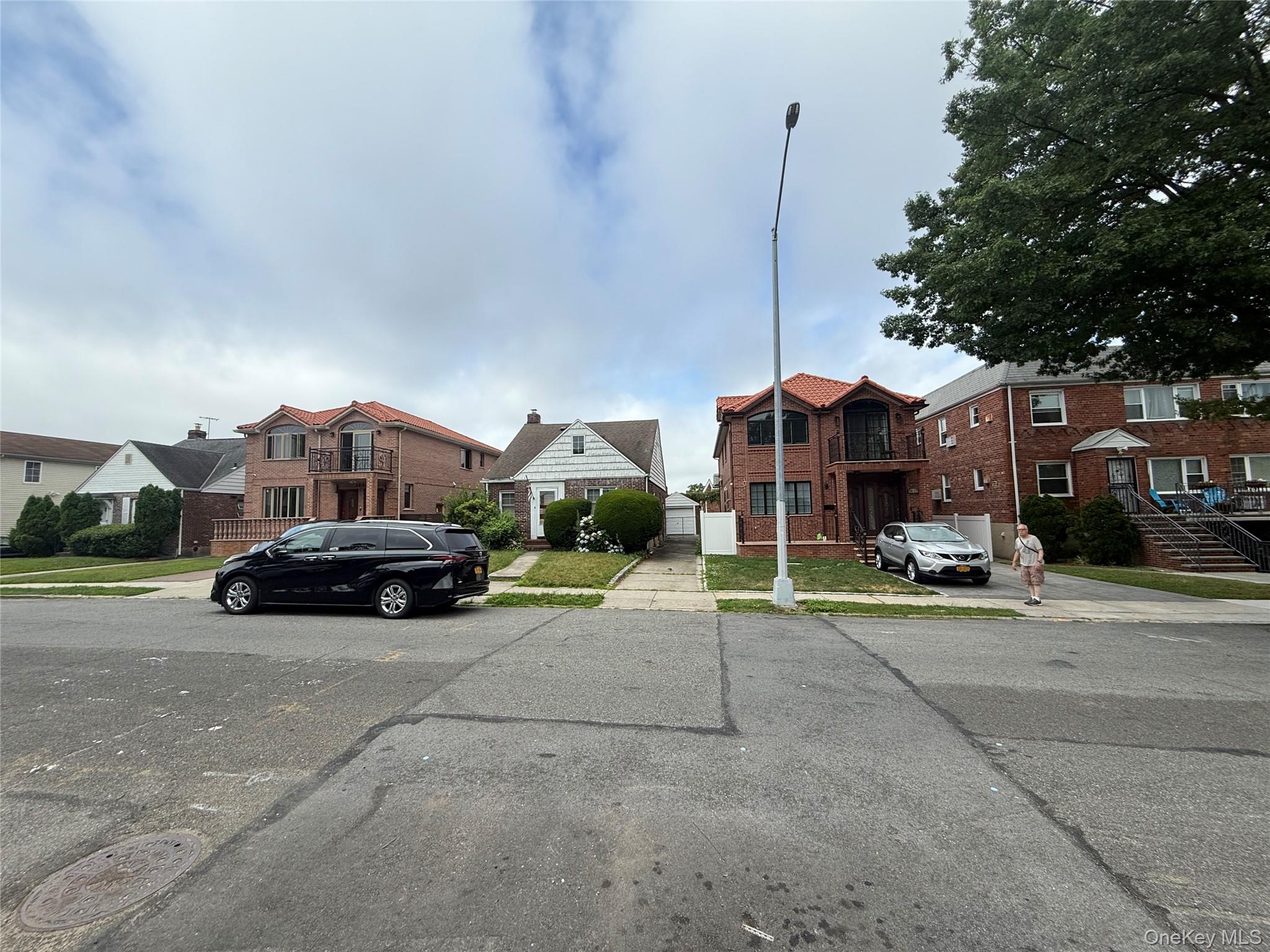#4 photo, 35-16 203 Street, 皇后區 貝塞 Bayside , NY 11361